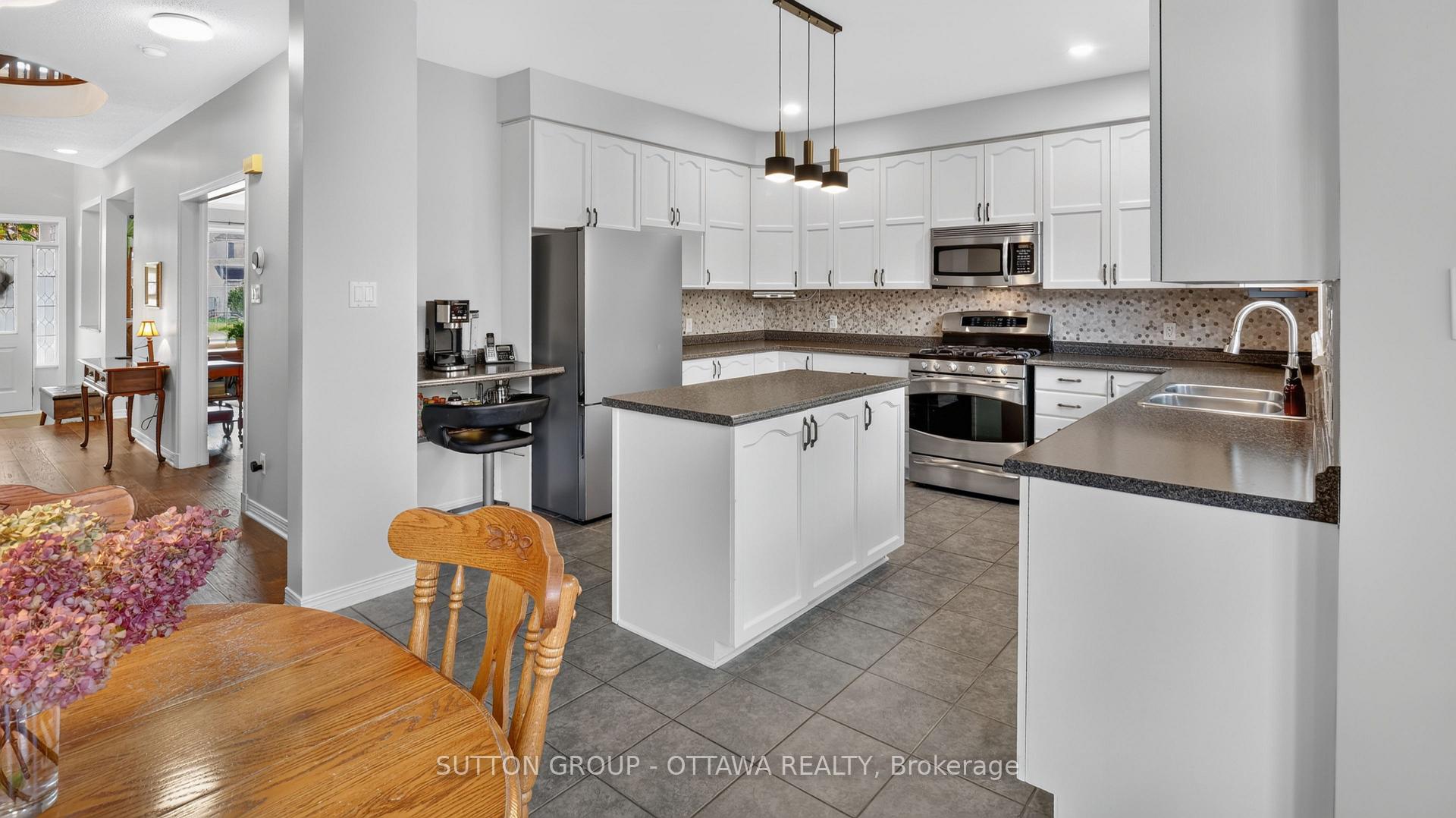 Photo 11 of 4185 Wolfe Point Way, Ottawa, Riverside South/Gloucester Glen — HOMEH
