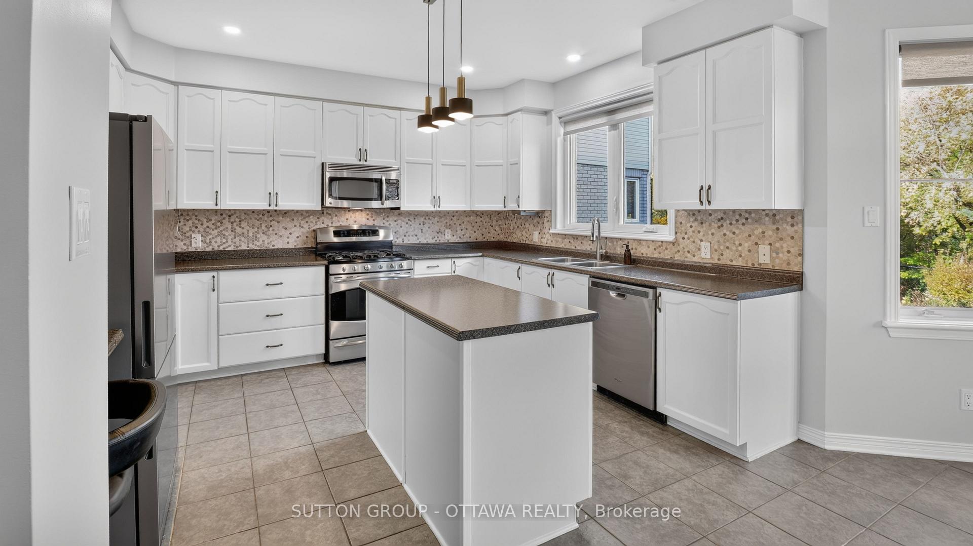 Photo 12 of 4185 Wolfe Point Way, Ottawa, Riverside South/Gloucester Glen — HOMEH