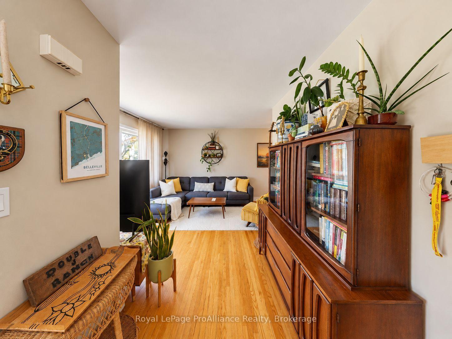 Photo 3 of 21 Lambert Drive, Belleville, Belleville Ward — HOMEH