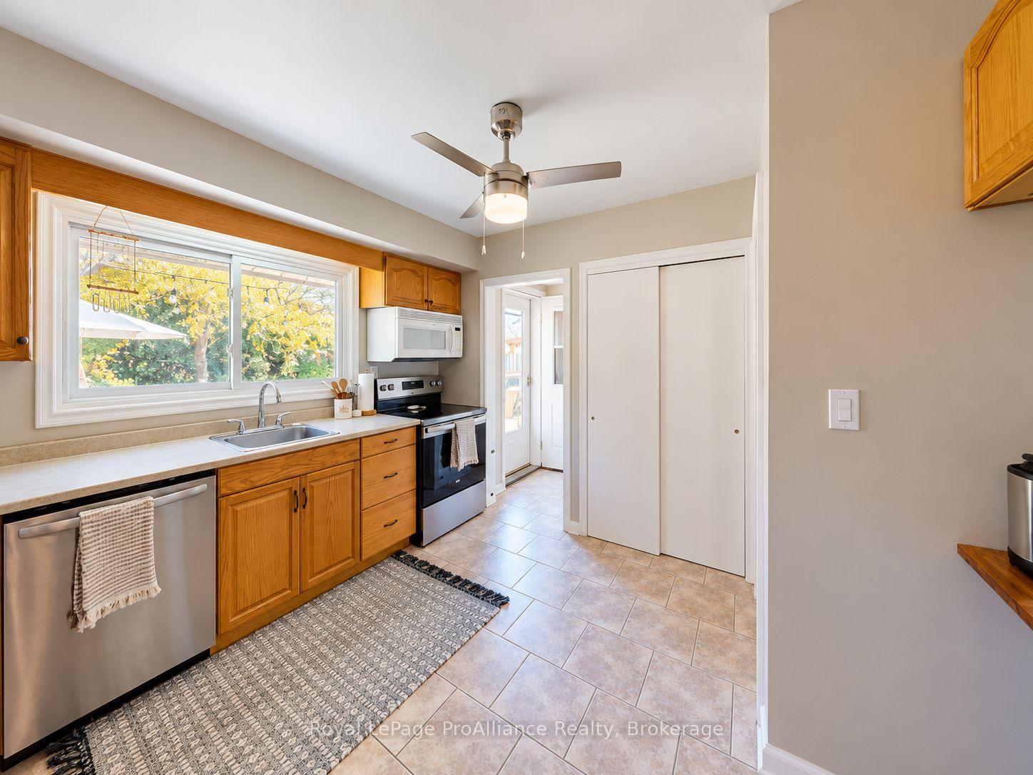 Photo 10 of 21 Lambert Drive, Belleville, Belleville Ward — HOMEH