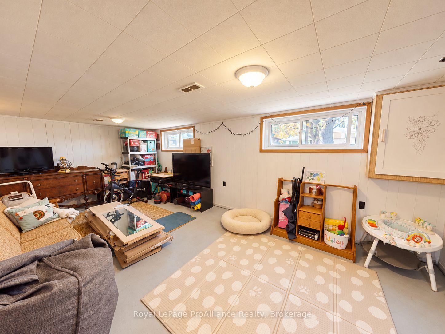 Photo 22 of 21 Lambert Drive, Belleville, Belleville Ward — HOMEH