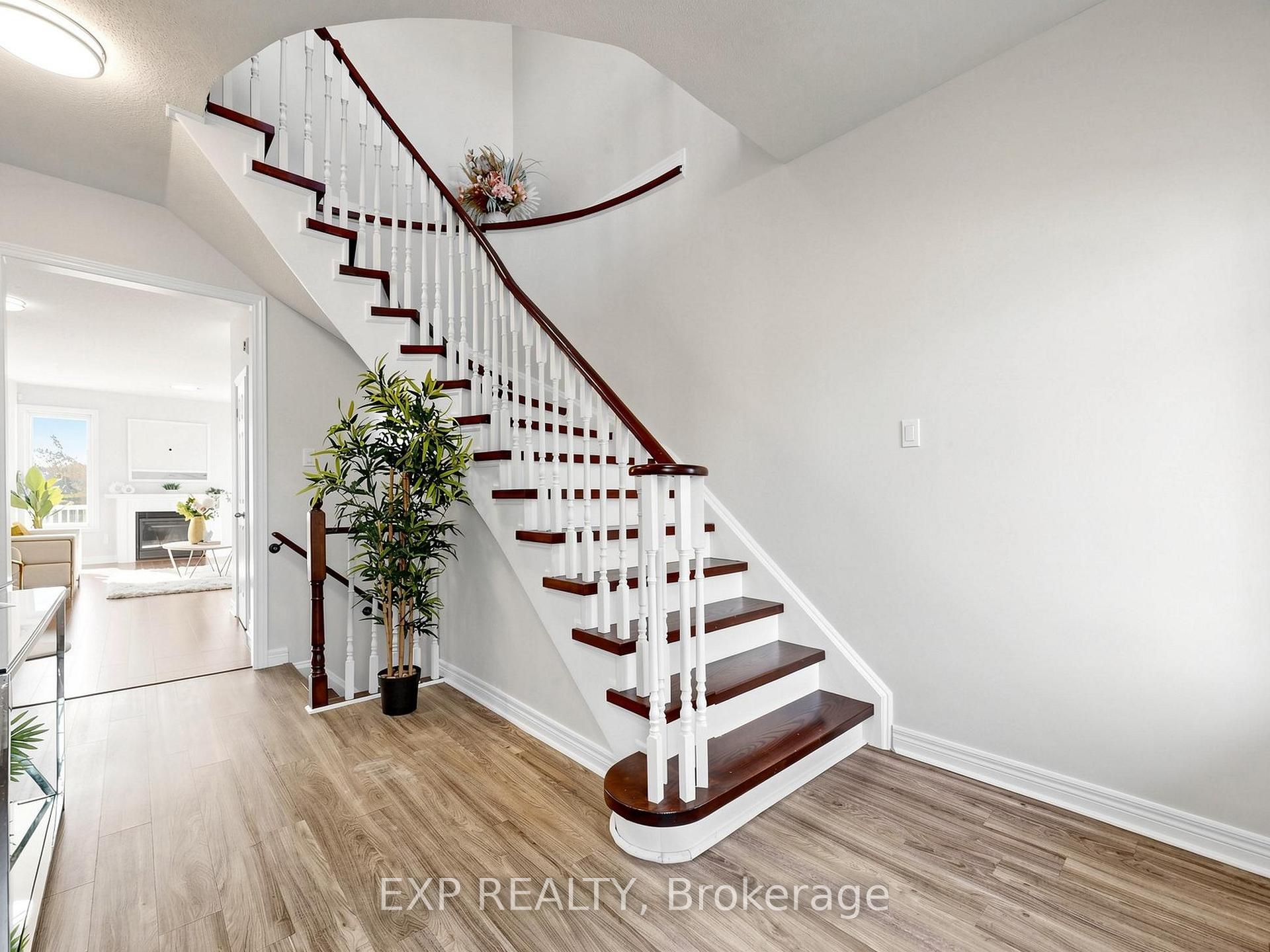 Photo 19 of 49 Harbourtown Crescent, Brampton, Madoc — HOMEH