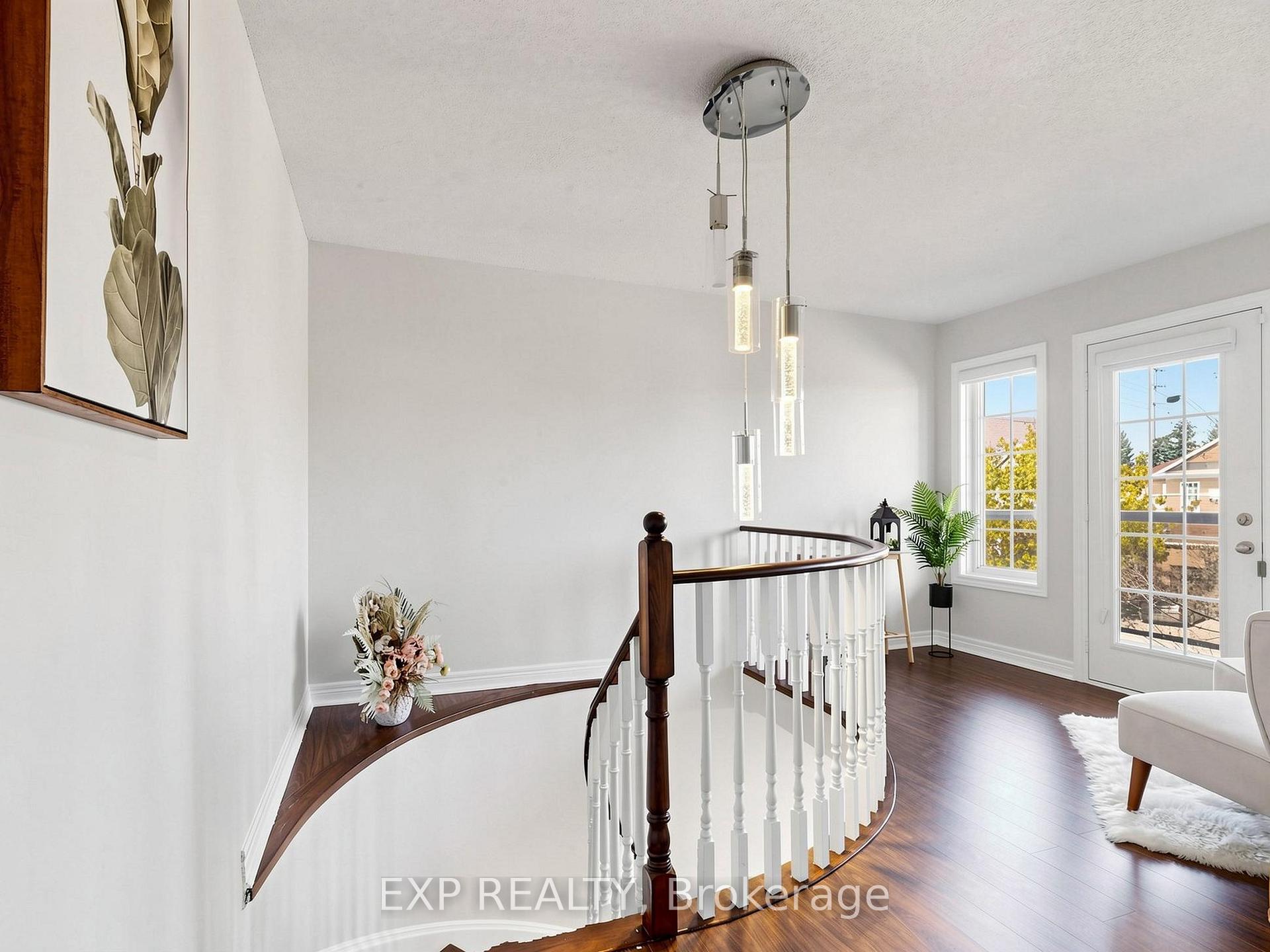 Photo 20 of 49 Harbourtown Crescent, Brampton, Madoc — HOMEH