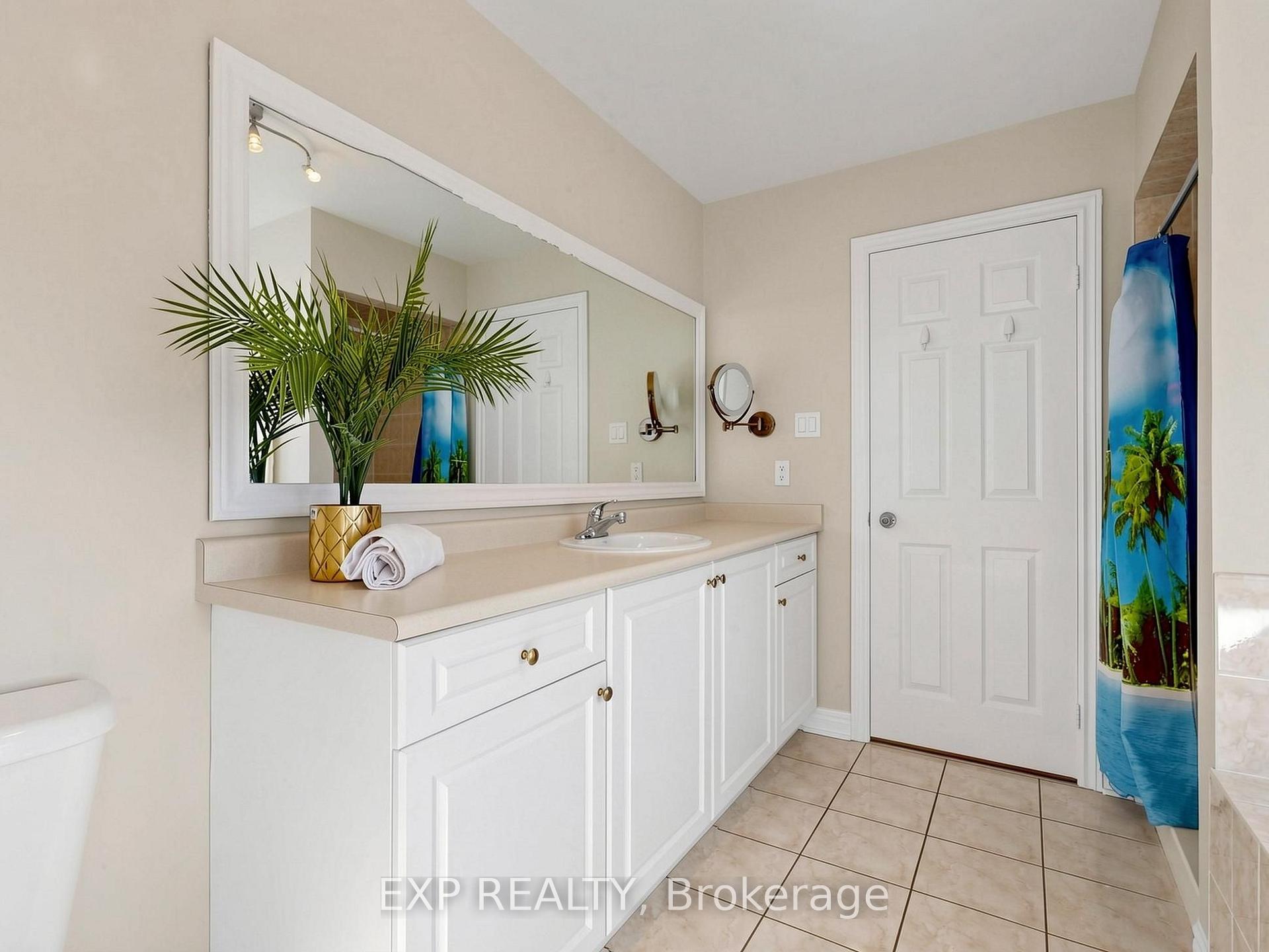 Photo 25 of 49 Harbourtown Crescent, Brampton, Madoc — HOMEH