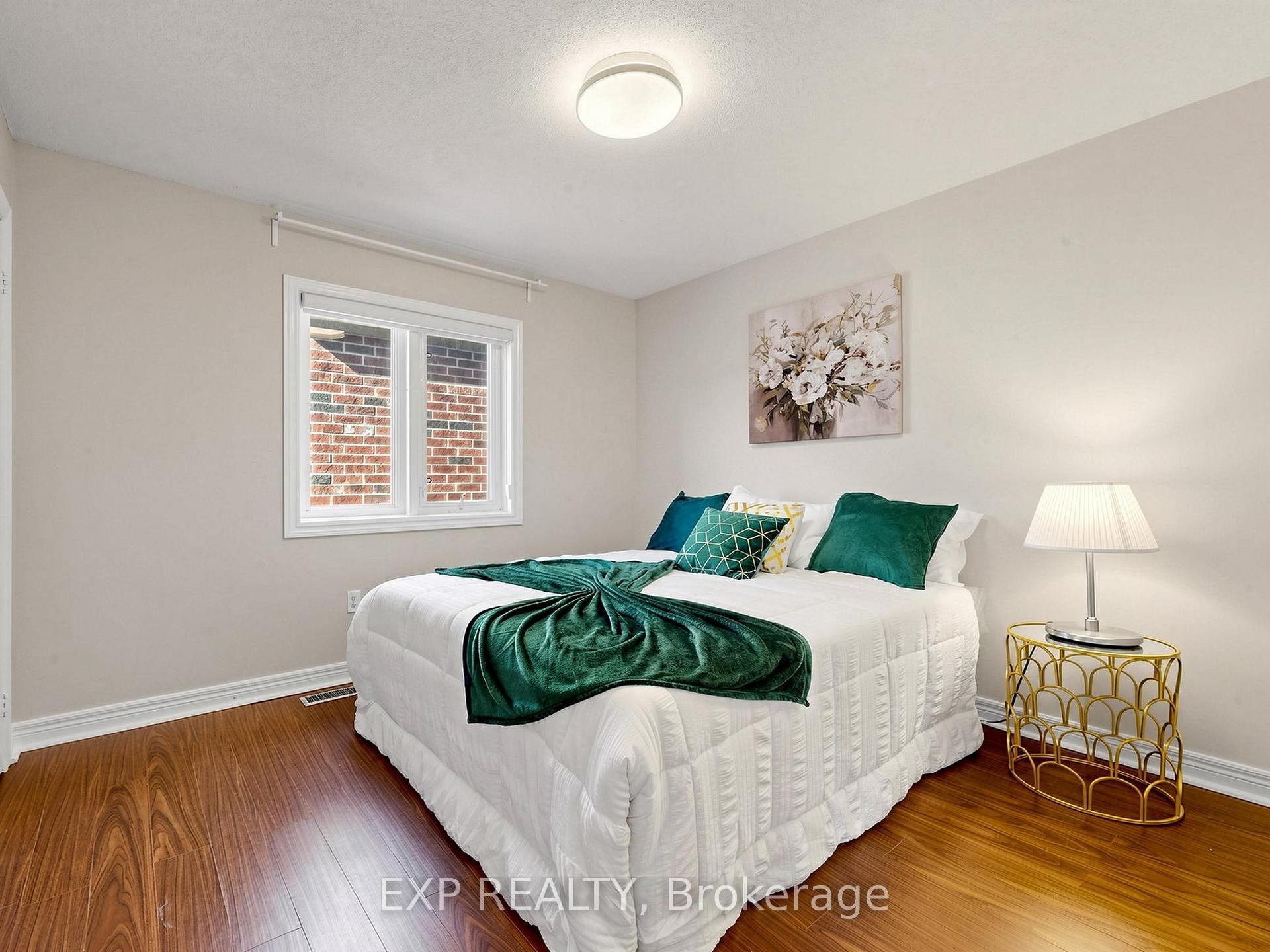 Photo 26 of 49 Harbourtown Crescent, Brampton, Madoc — HOMEH