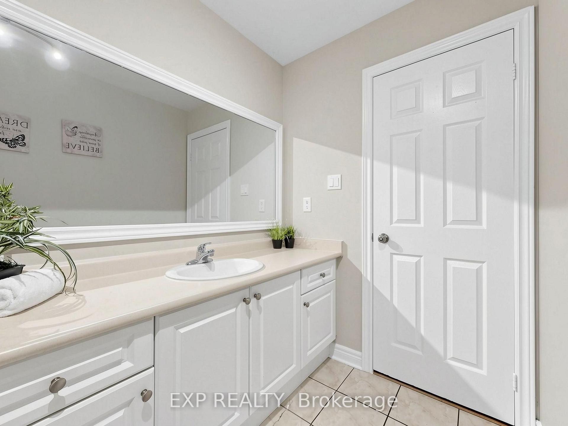 Photo 28 of 49 Harbourtown Crescent, Brampton, Madoc — HOMEH