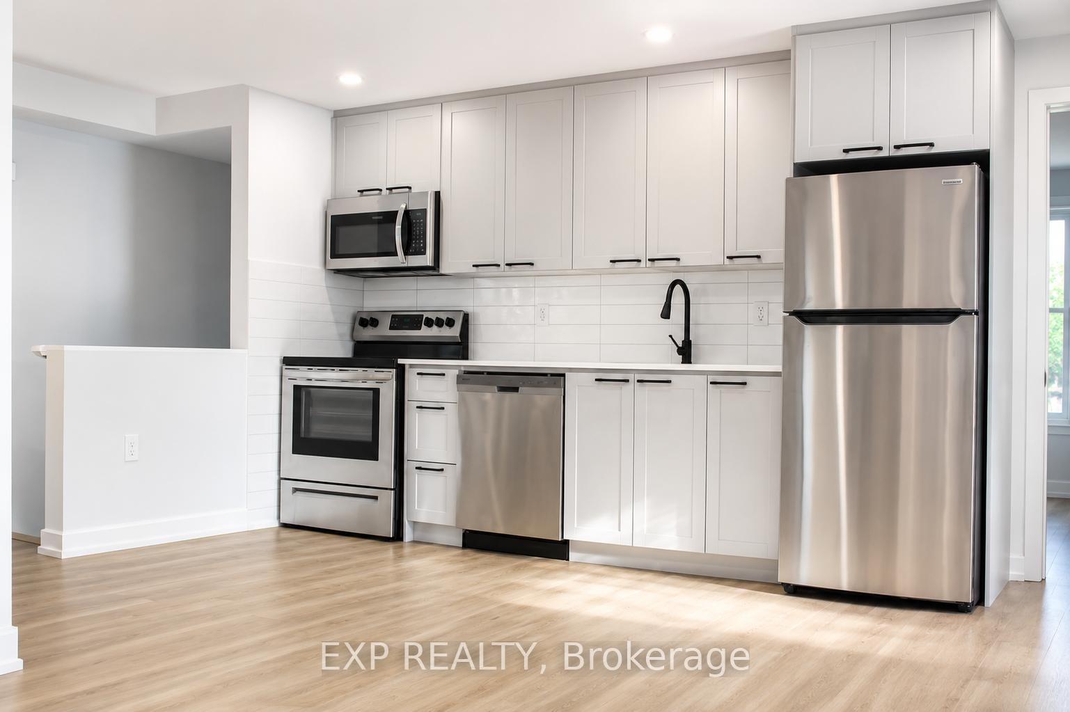 Photo 2 of Unit Unit #3, 33 Front Street N, Orillia — HOMEH