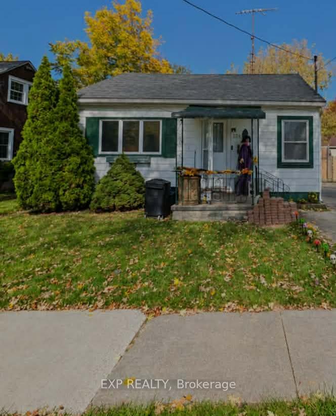 Photo of 221 Henrietta Street N