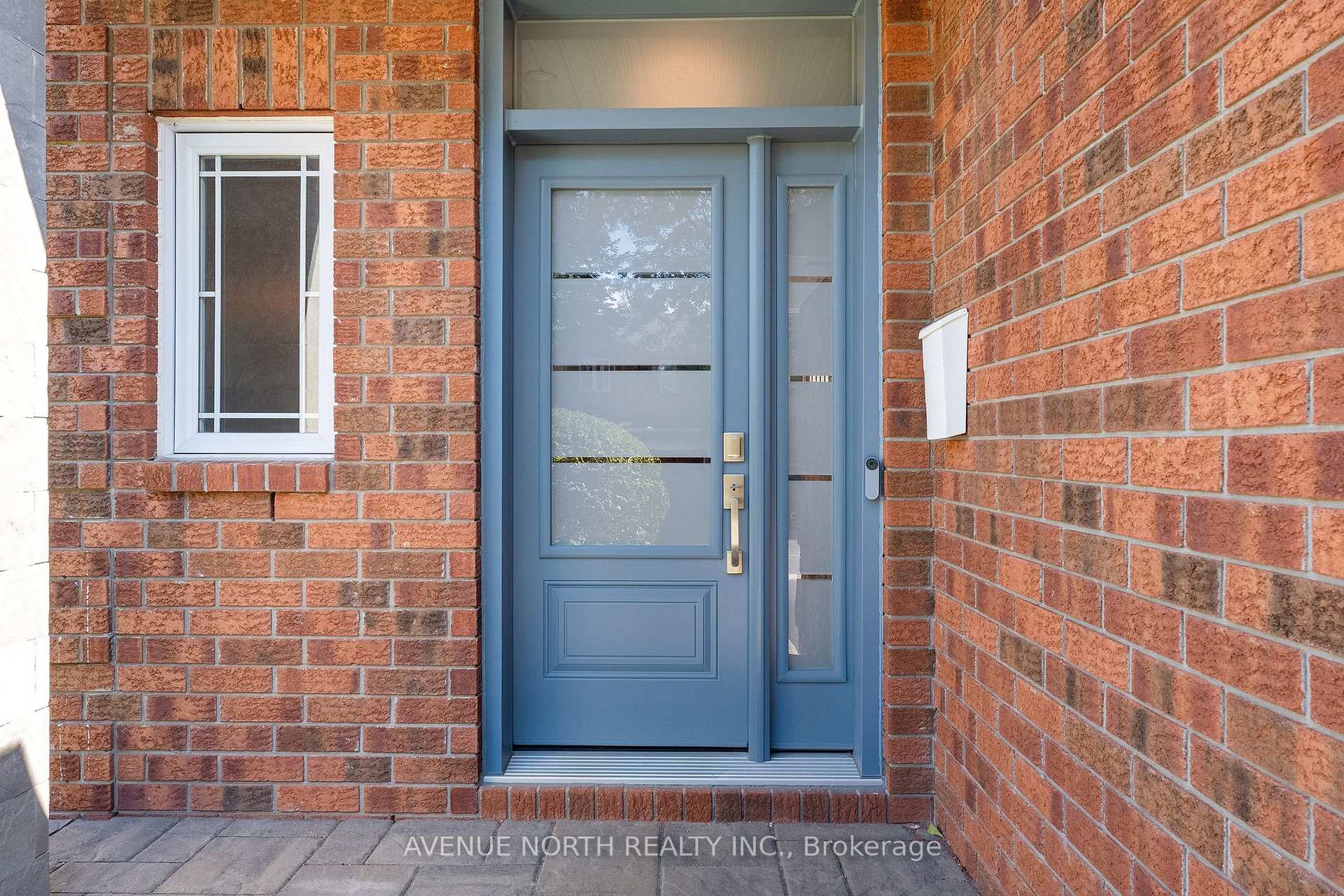 Photo 3 of 541 Wild Shore Crescent, Ottawa, Riverside South/Gloucester Glen — HOMEH