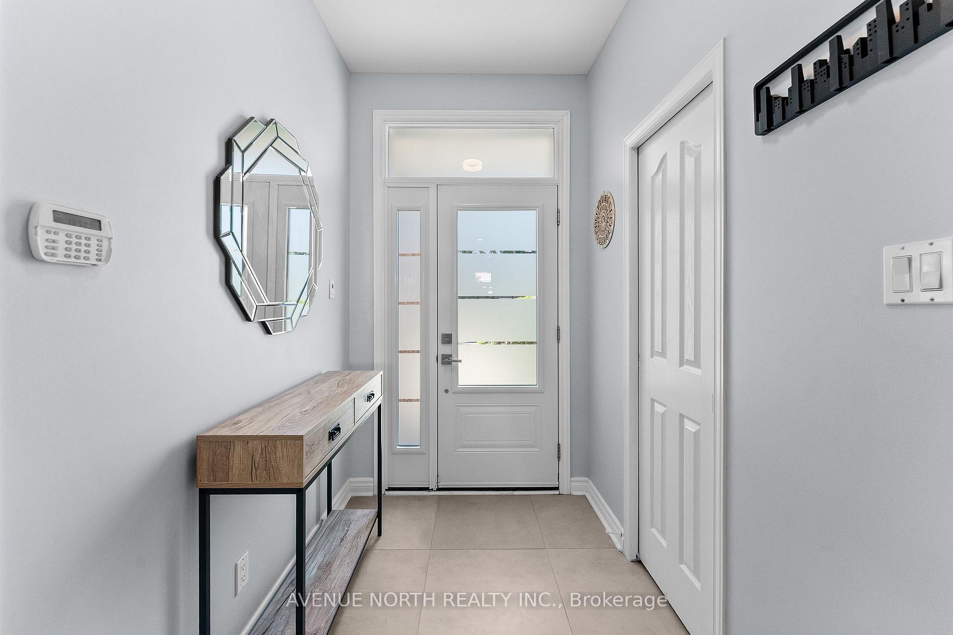 Photo 4 of 541 Wild Shore Crescent, Ottawa, Riverside South/Gloucester Glen — HOMEH
