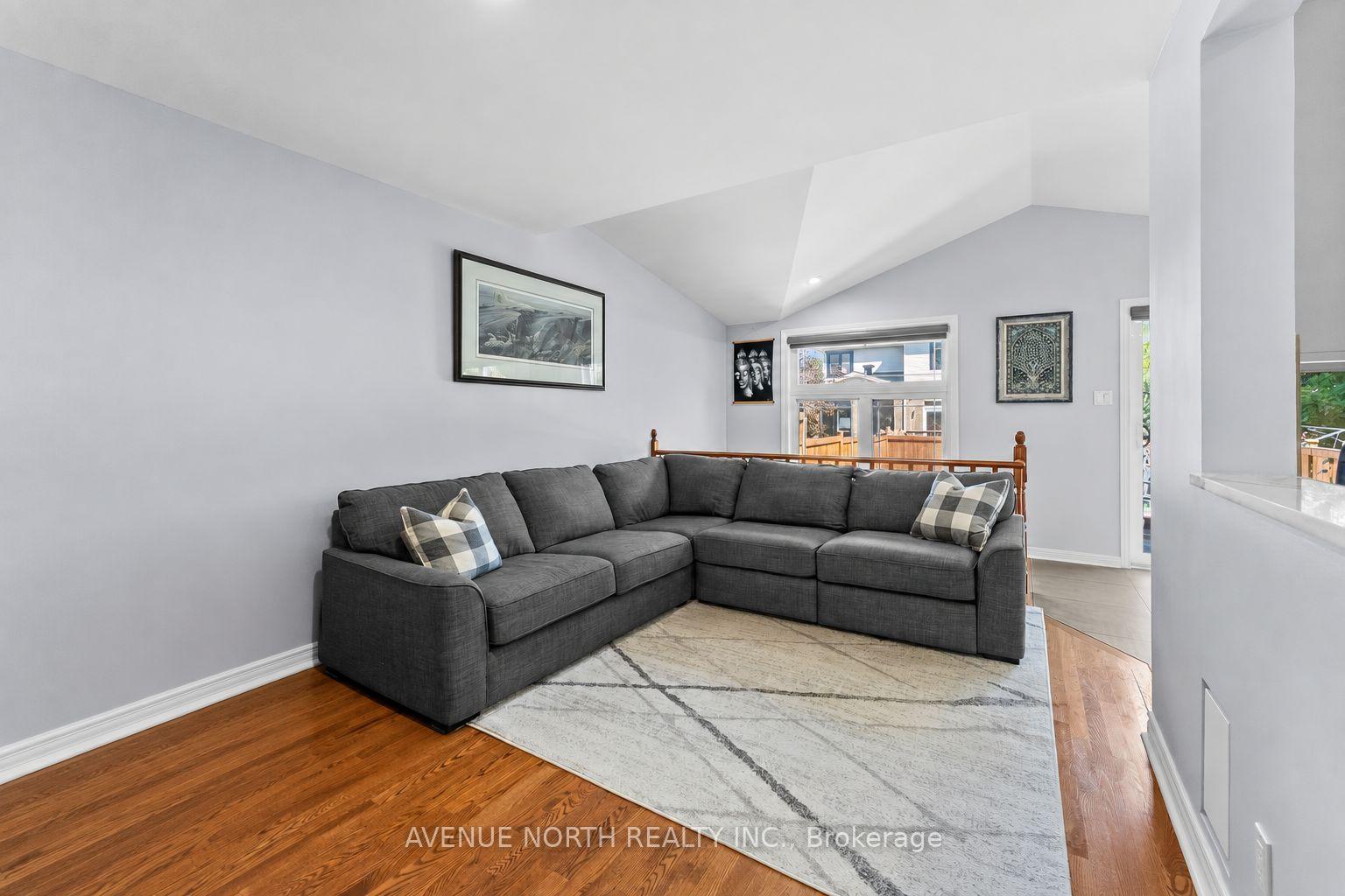 Photo 9 of 541 Wild Shore Crescent, Ottawa, Riverside South/Gloucester Glen — HOMEH