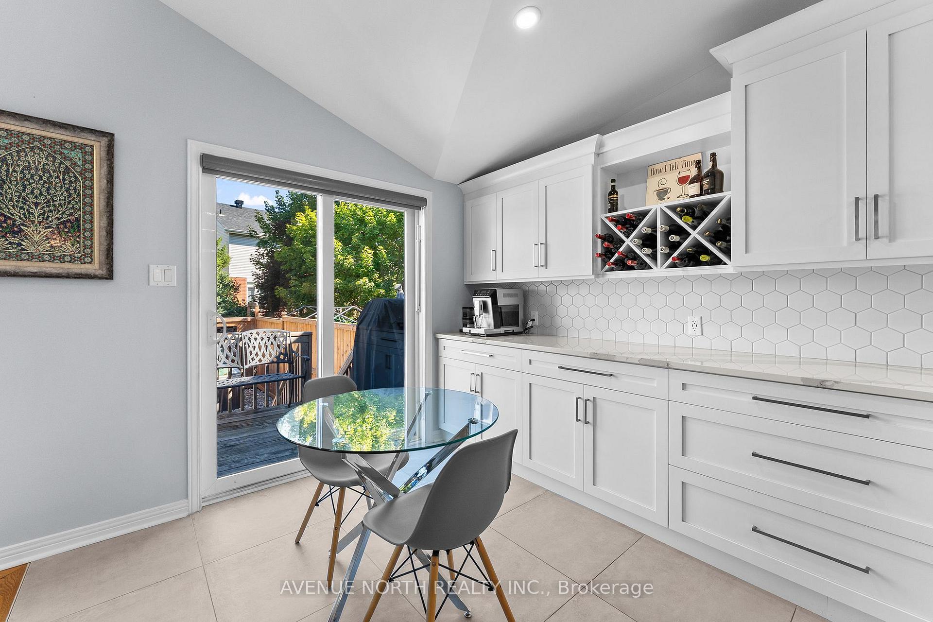 Photo 13 of 541 Wild Shore Crescent, Ottawa, Riverside South/Gloucester Glen — HOMEH
