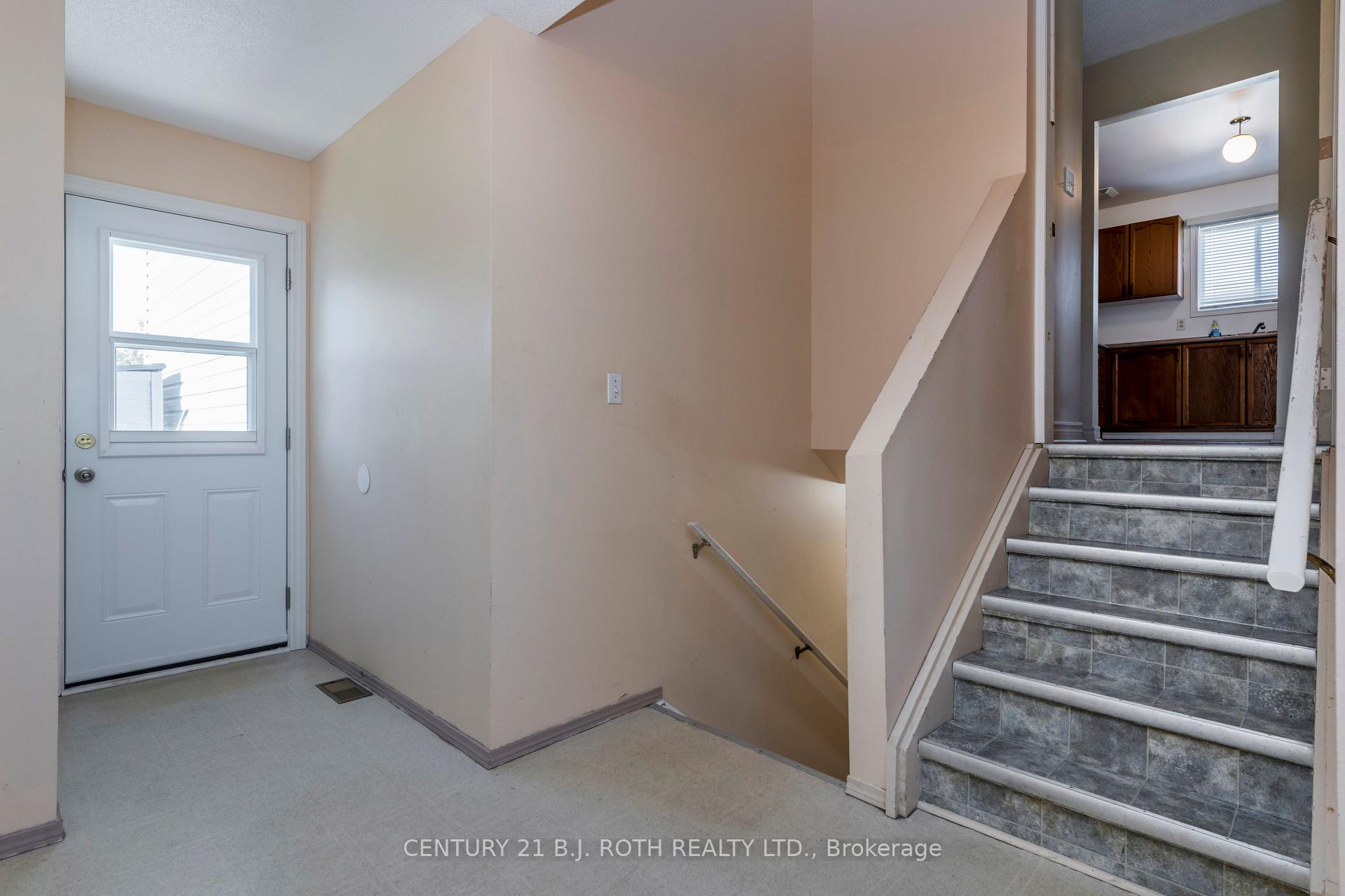 Photo 3 of 383 High Street, Orillia — HOMEH