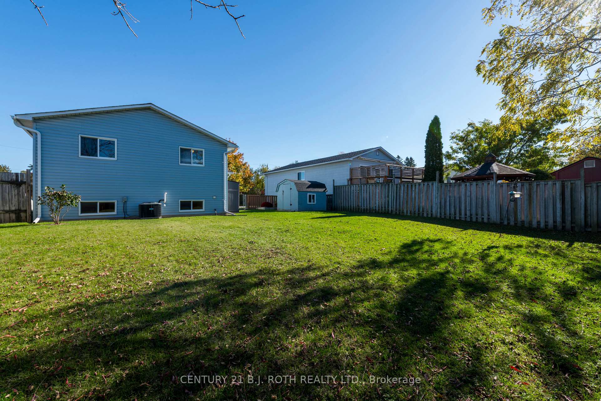 Photo 33 of 383 High Street, Orillia — HOMEH