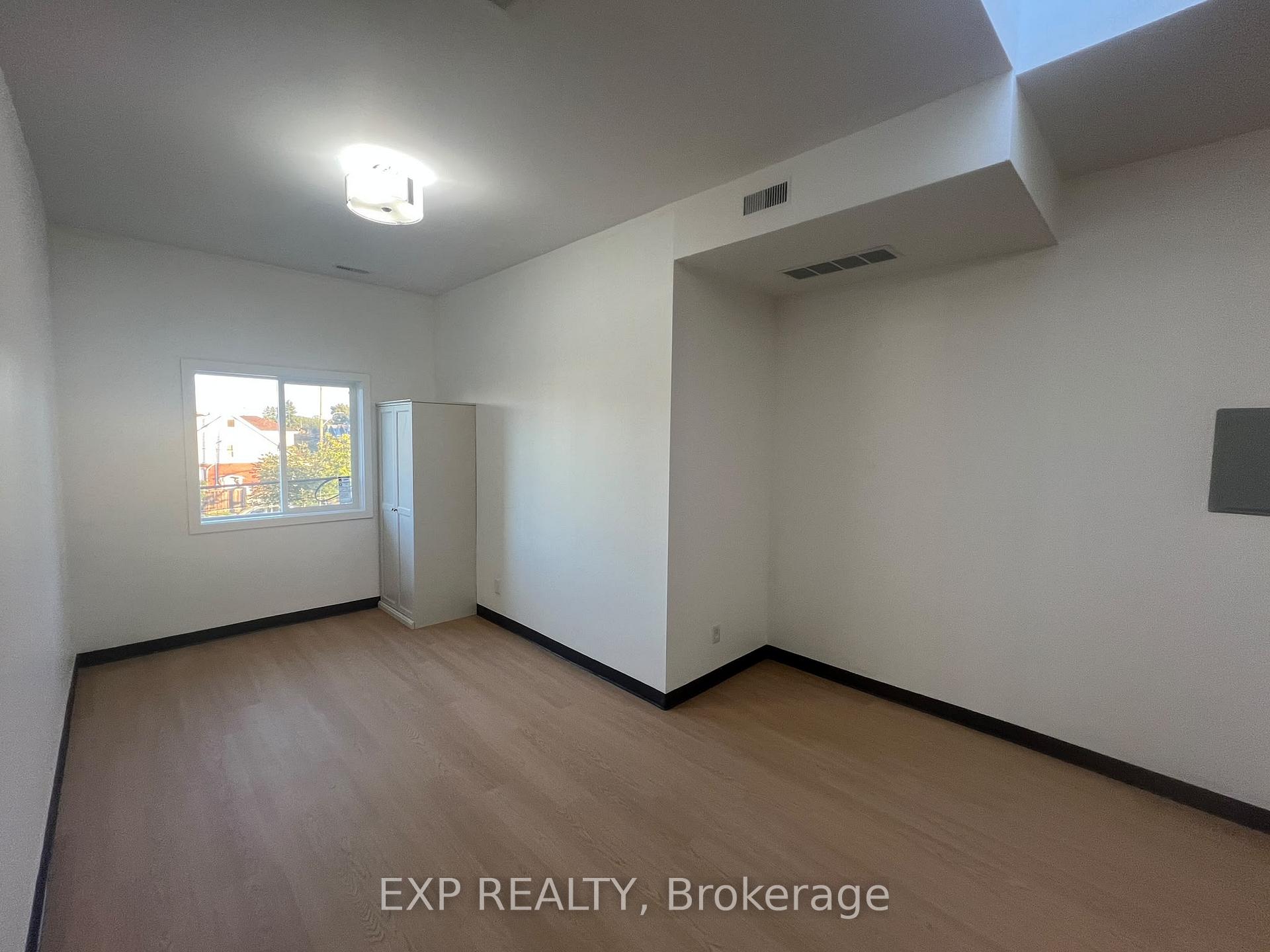 Photo 2 of Unit 3, 264-268 Ottawa Street N, Hamilton, Crown Point — HOMEH
