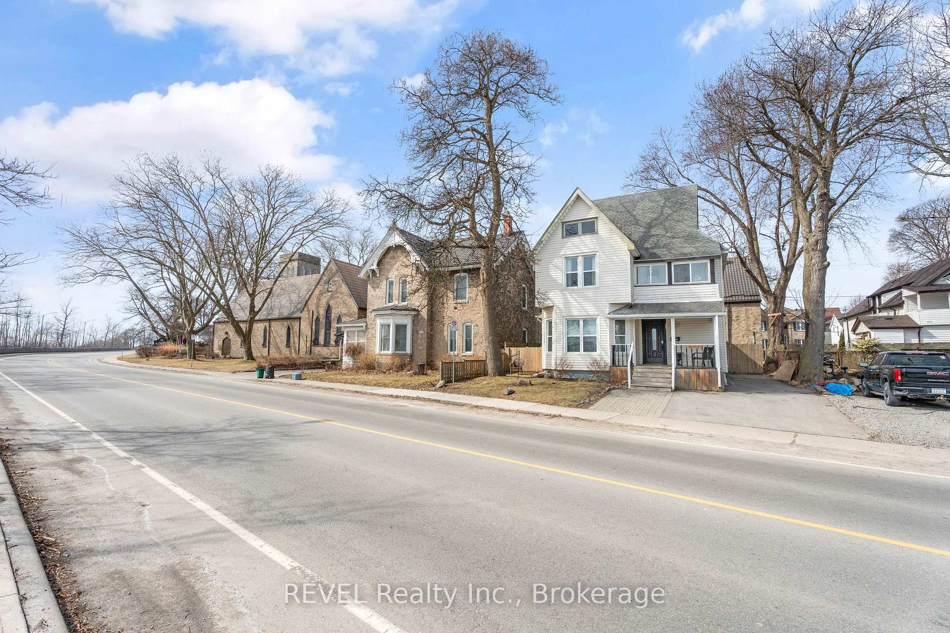 Photo 4 of 4755 River Road, Niagara Falls, Downtown — HOMEH