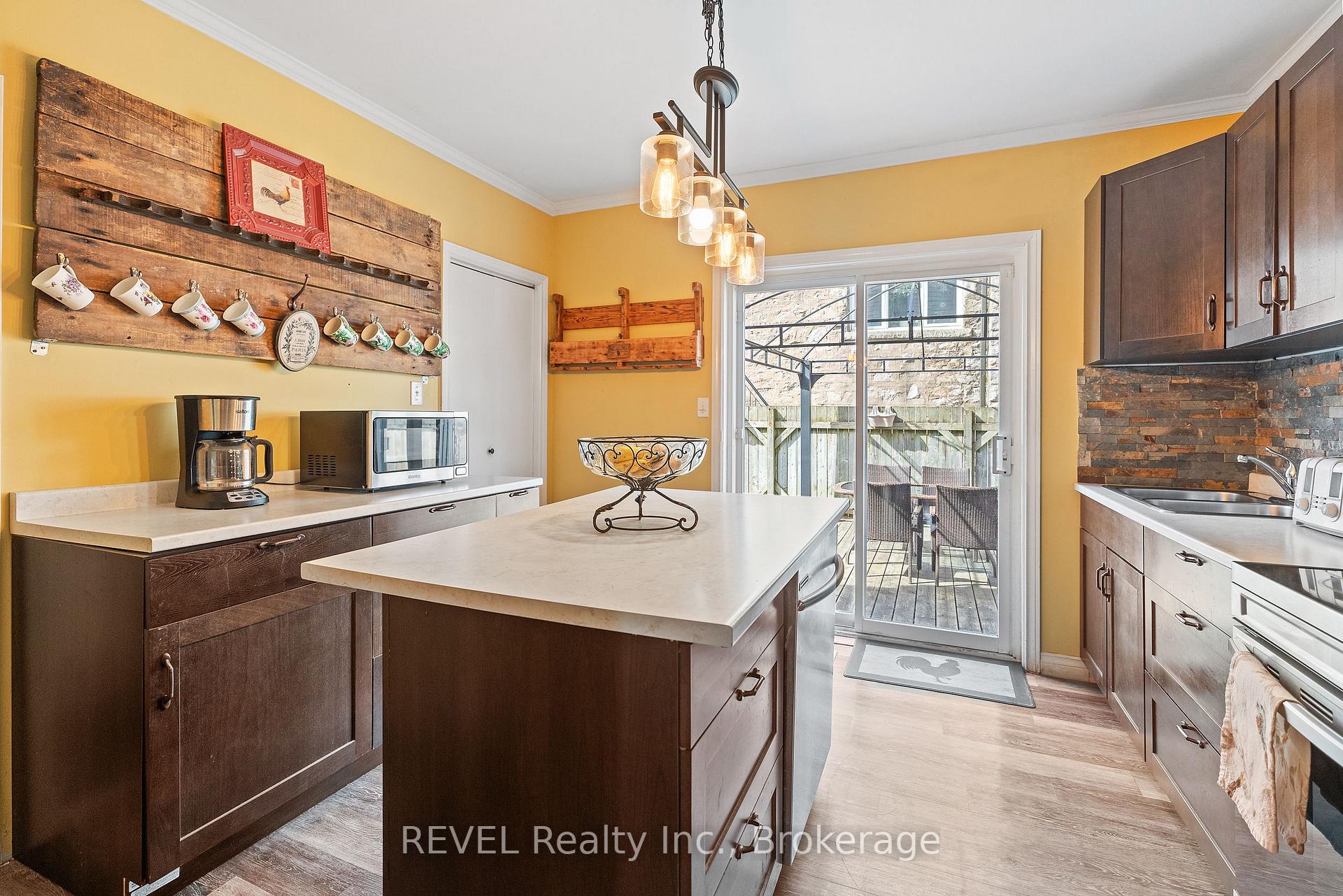 Photo 10 of 4755 River Road, Niagara Falls, Downtown — HOMEH
