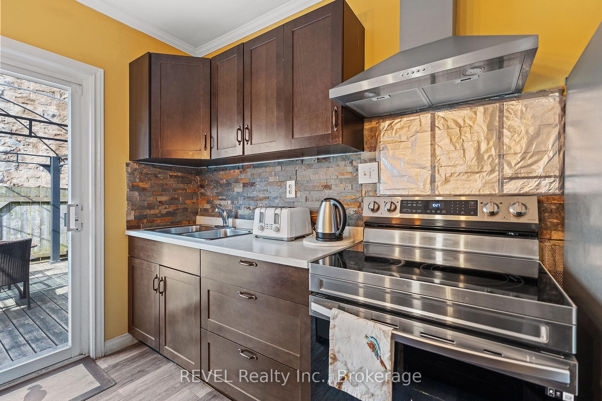 Photo 12 of 4755 River Road, Niagara Falls, Downtown — HOMEH
