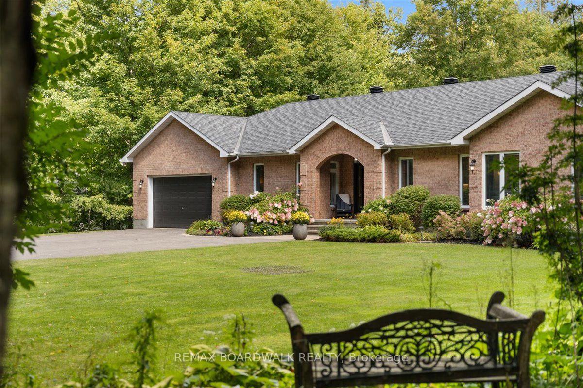 Photo 3 of 1424 Sherruby Way, Ottawa, Kanata - Rural Kanata (Central) — HOMEH