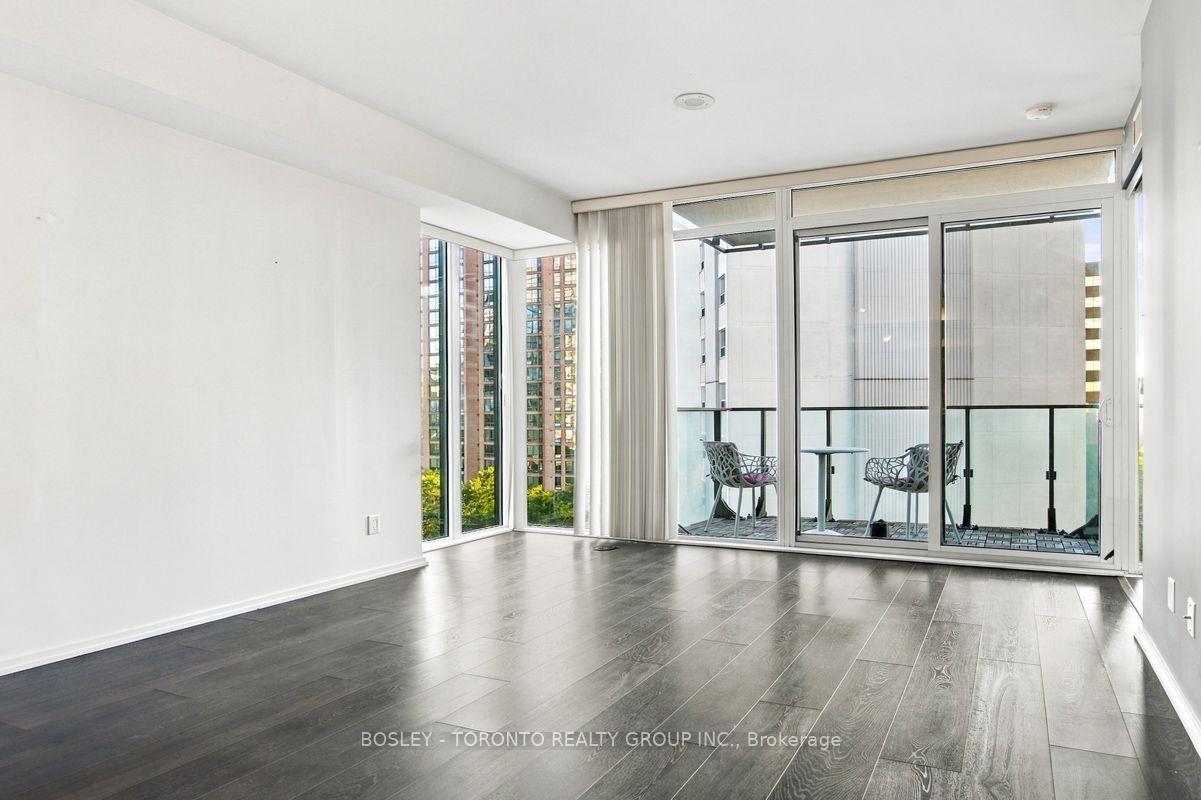 Photo 4 of Unit 805, 75 St. Nicholas Street, Toronto, Bay Street Corridor — HOMEH