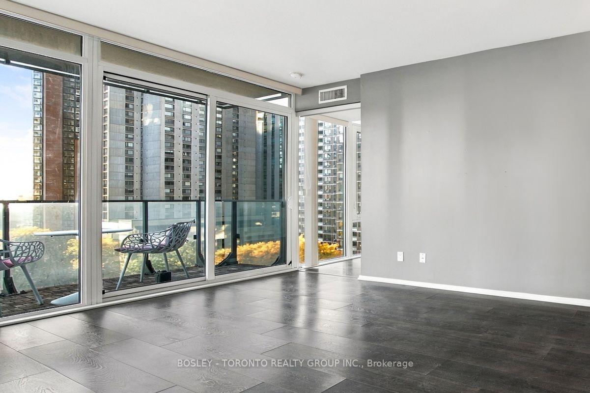 Photo 6 of Unit 805, 75 St. Nicholas Street, Toronto, Bay Street Corridor — HOMEH
