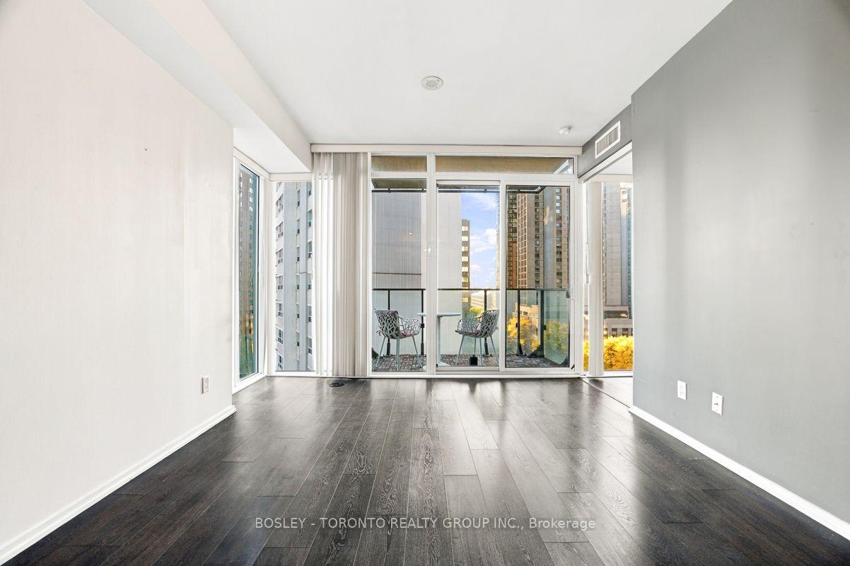 Photo 7 of Unit 805, 75 St. Nicholas Street, Toronto, Bay Street Corridor — HOMEH