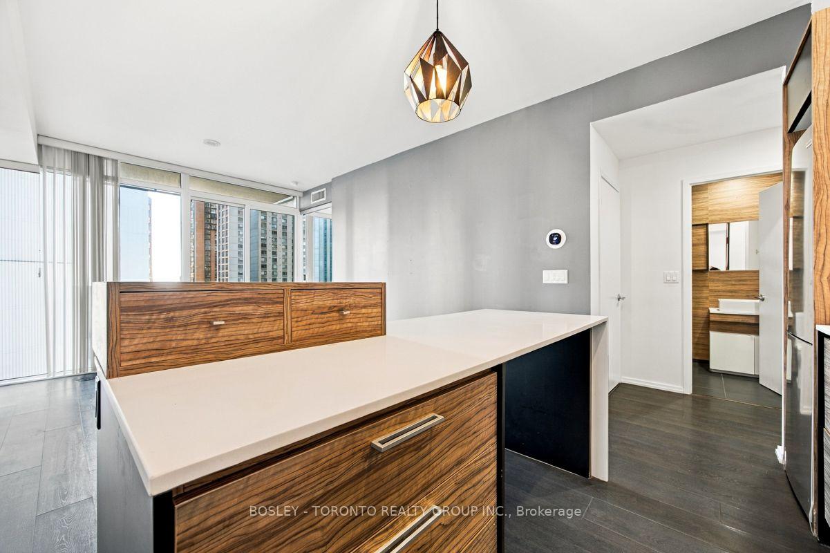 Photo 21 of Unit 805, 75 St. Nicholas Street, Toronto, Bay Street Corridor — HOMEH