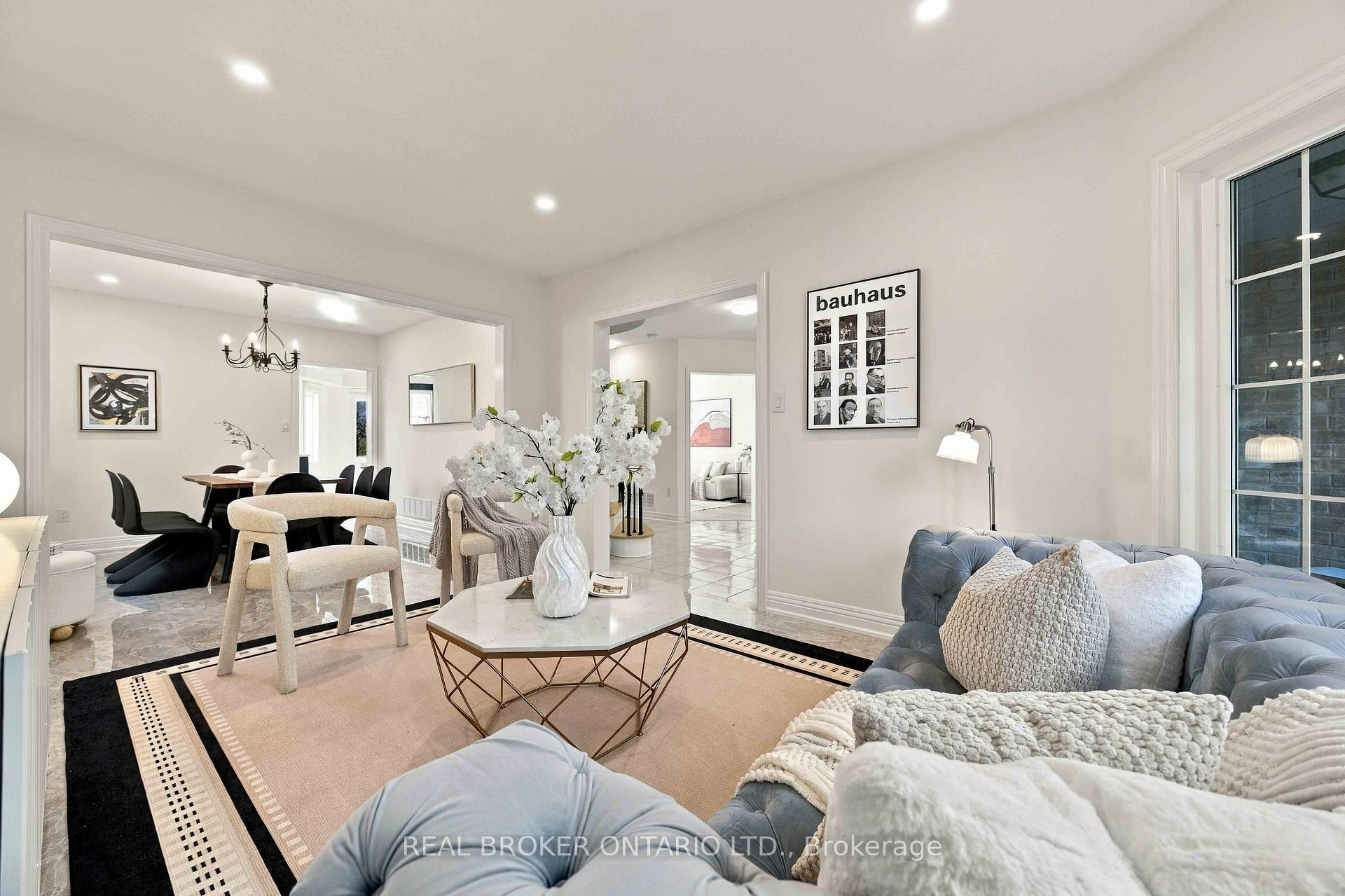 Photo 10 of 43 Bluebell Drive, Markham, Rouge Fairways — HOMEH