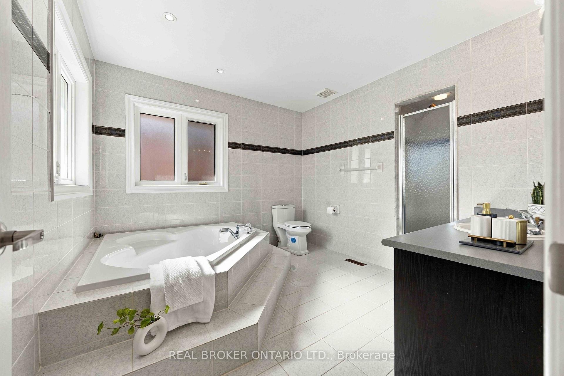 Photo 33 of 43 Bluebell Drive, Markham, Rouge Fairways — HOMEH