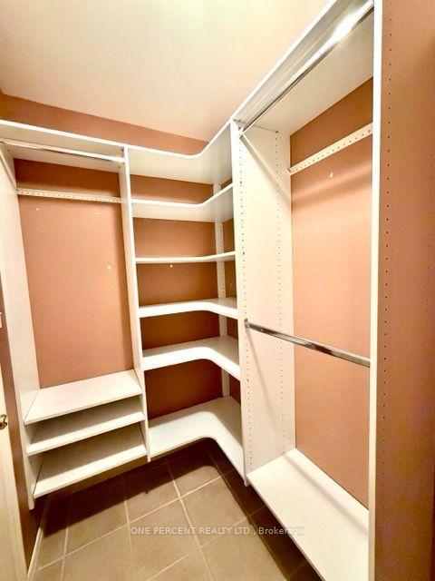 Photo 11 of 25 Falconridge Court, St. Thomas — HOMEH