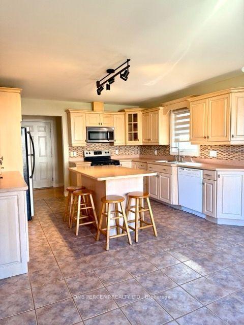 Photo 14 of 25 Falconridge Court, St. Thomas — HOMEH