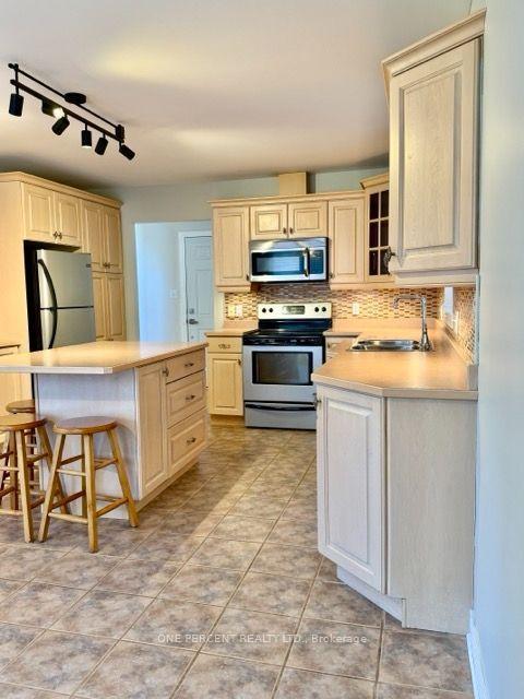 Photo 16 of 25 Falconridge Court, St. Thomas — HOMEH