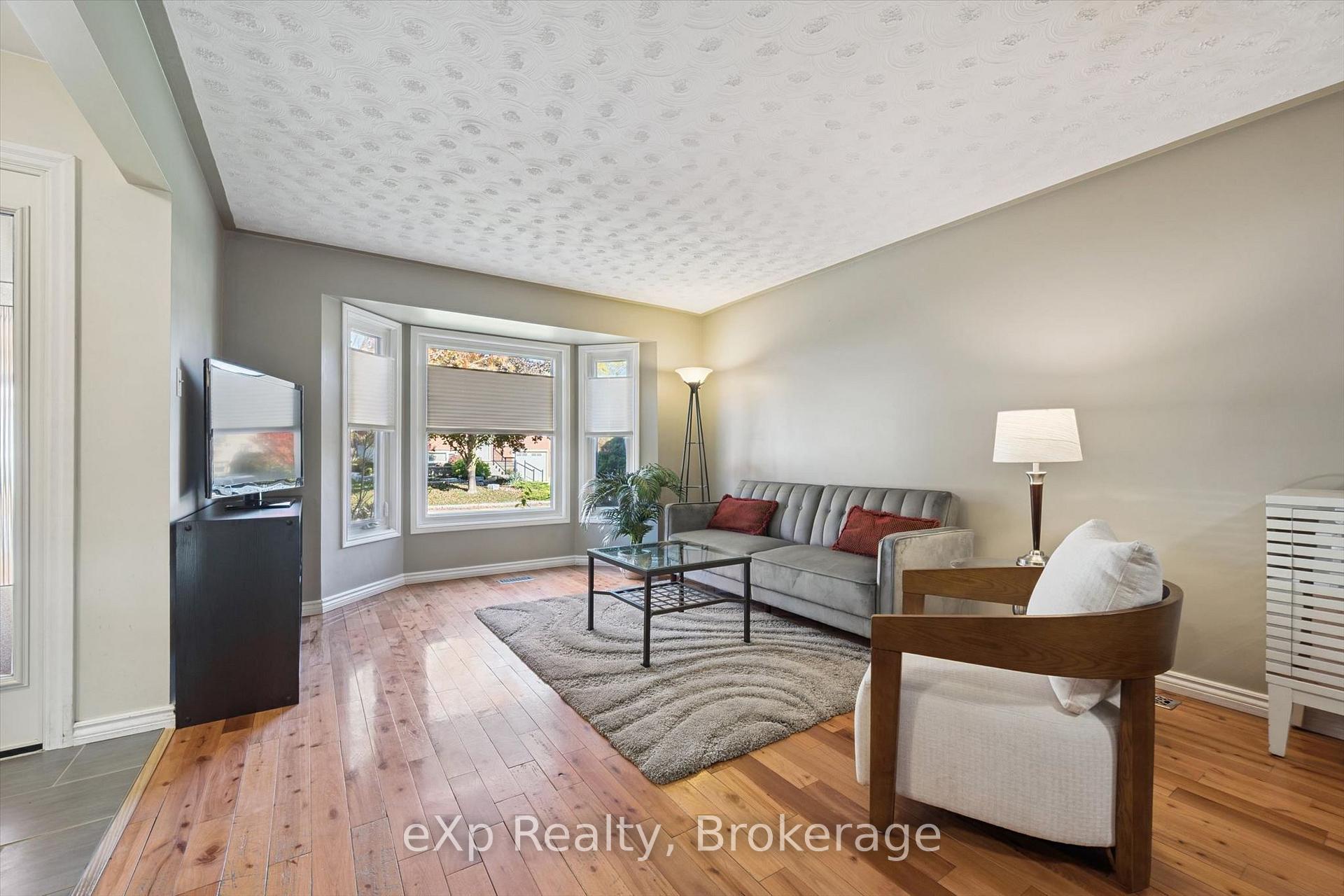 Photo 9 of 81 Sabrina Crescent, Kitchener, Brigadoon — HOMEH
