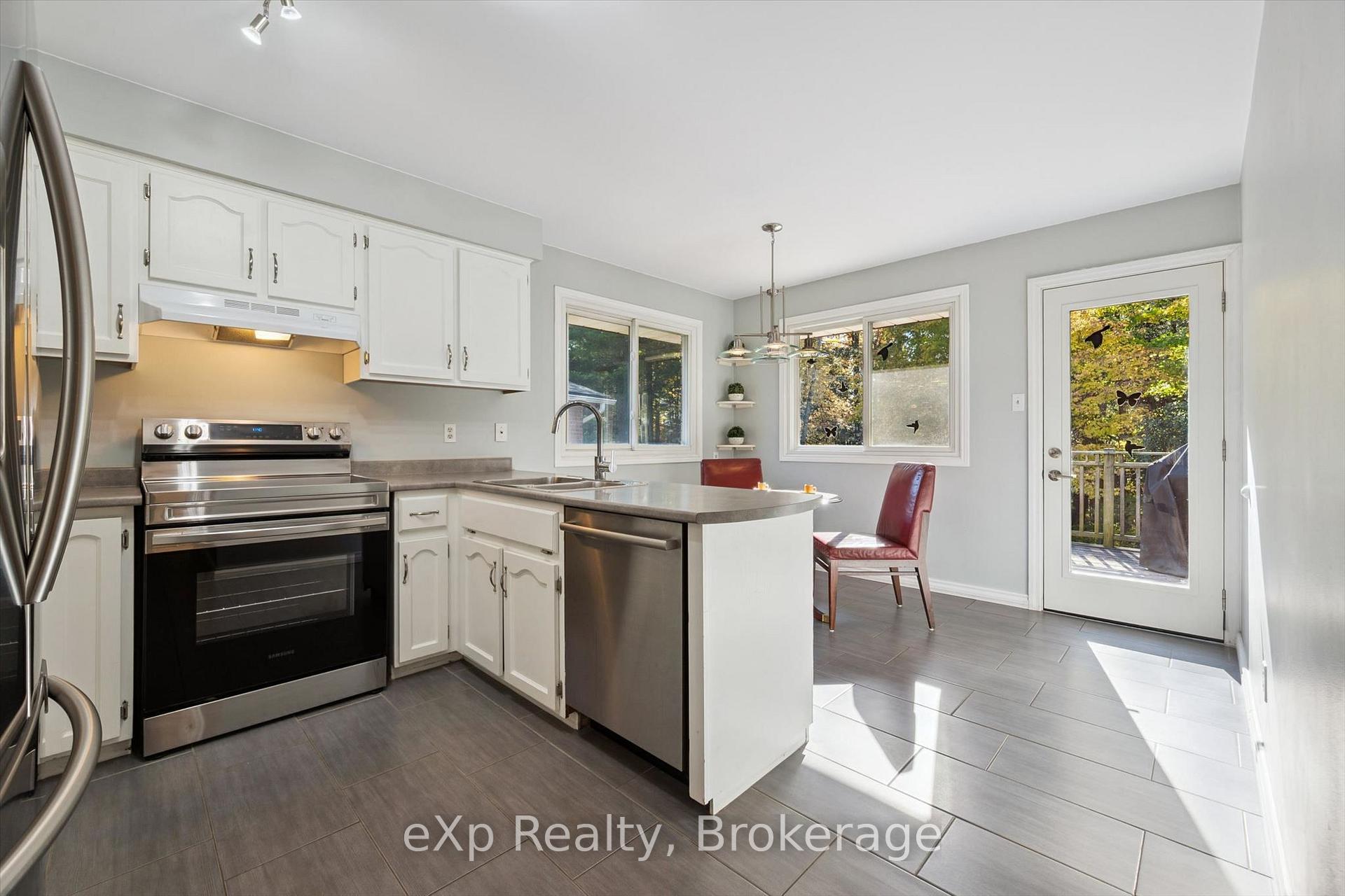 Photo 13 of 81 Sabrina Crescent, Kitchener, Brigadoon — HOMEH