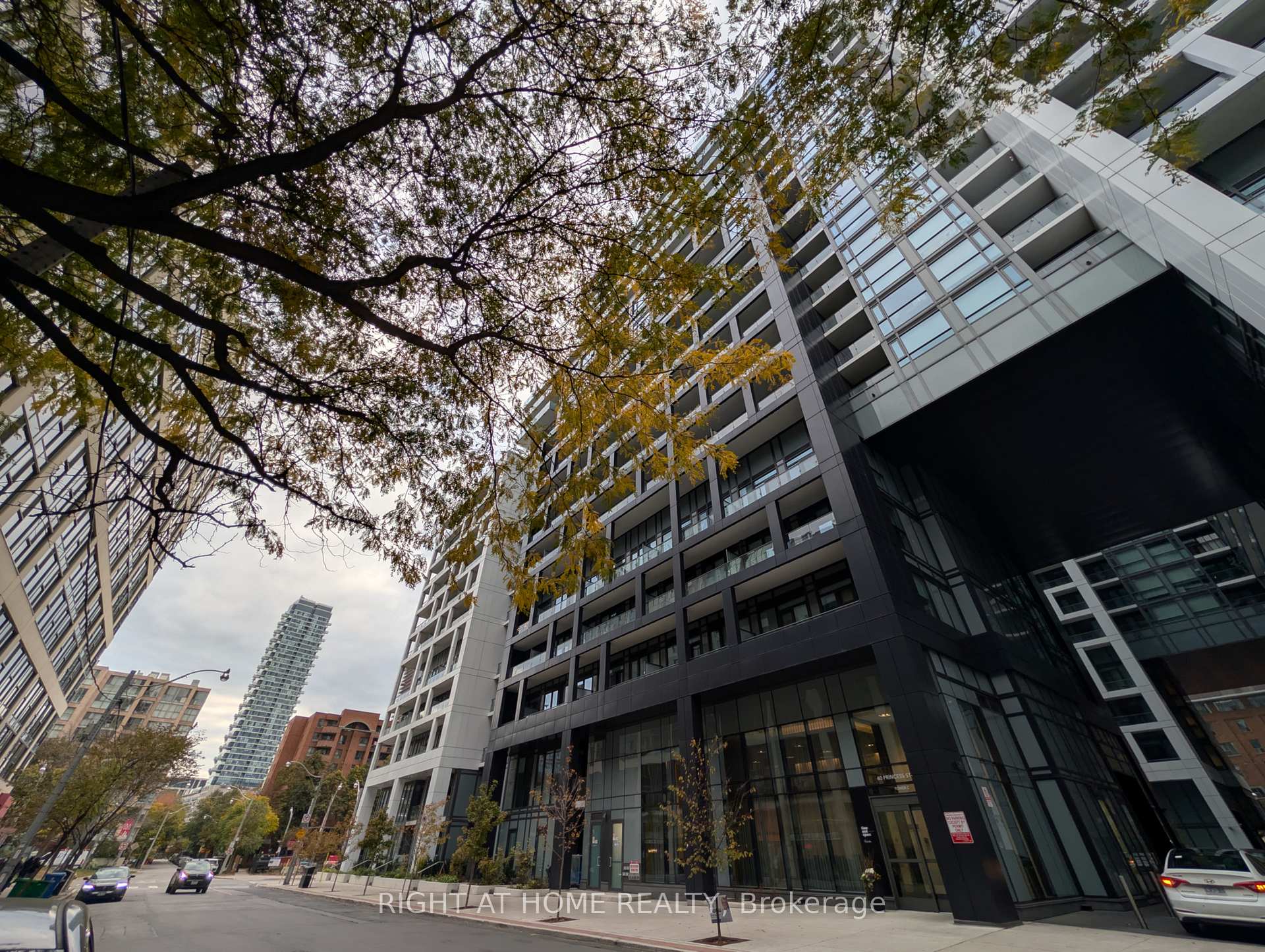 Photo 4 of Unit 1721, 60 Princess Street, Toronto, Waterfront Communities — HOMEH