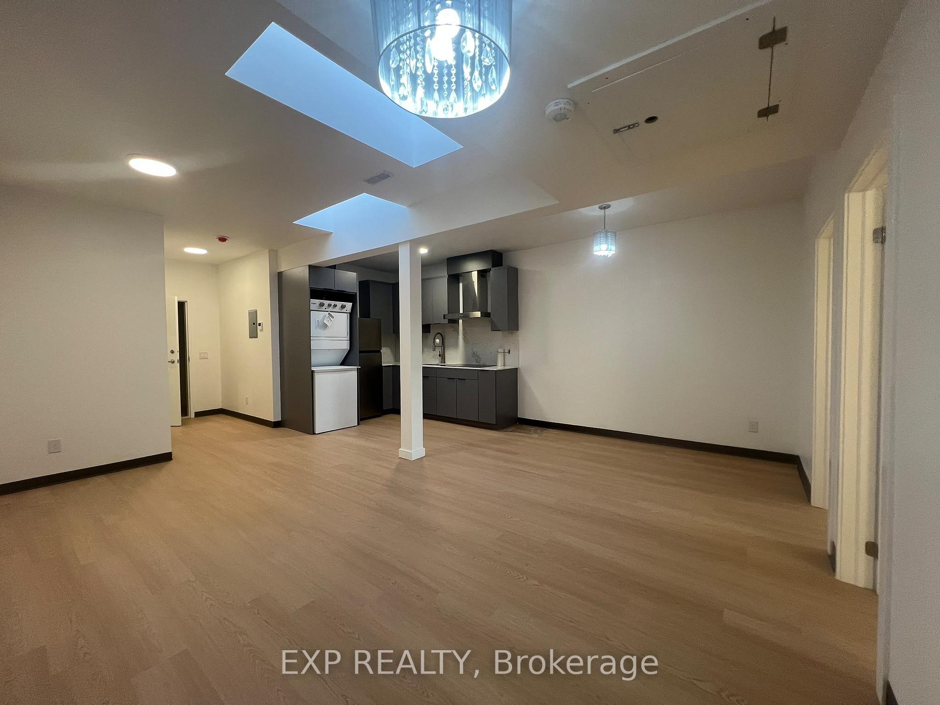 Photo 2 of Unit 5, 268 Ottawa Street N, Hamilton, Crown Point — HOMEH