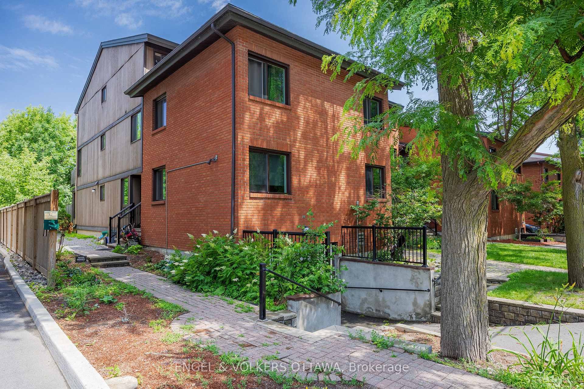 Photo of Unit B, 35 Robinson Avenue