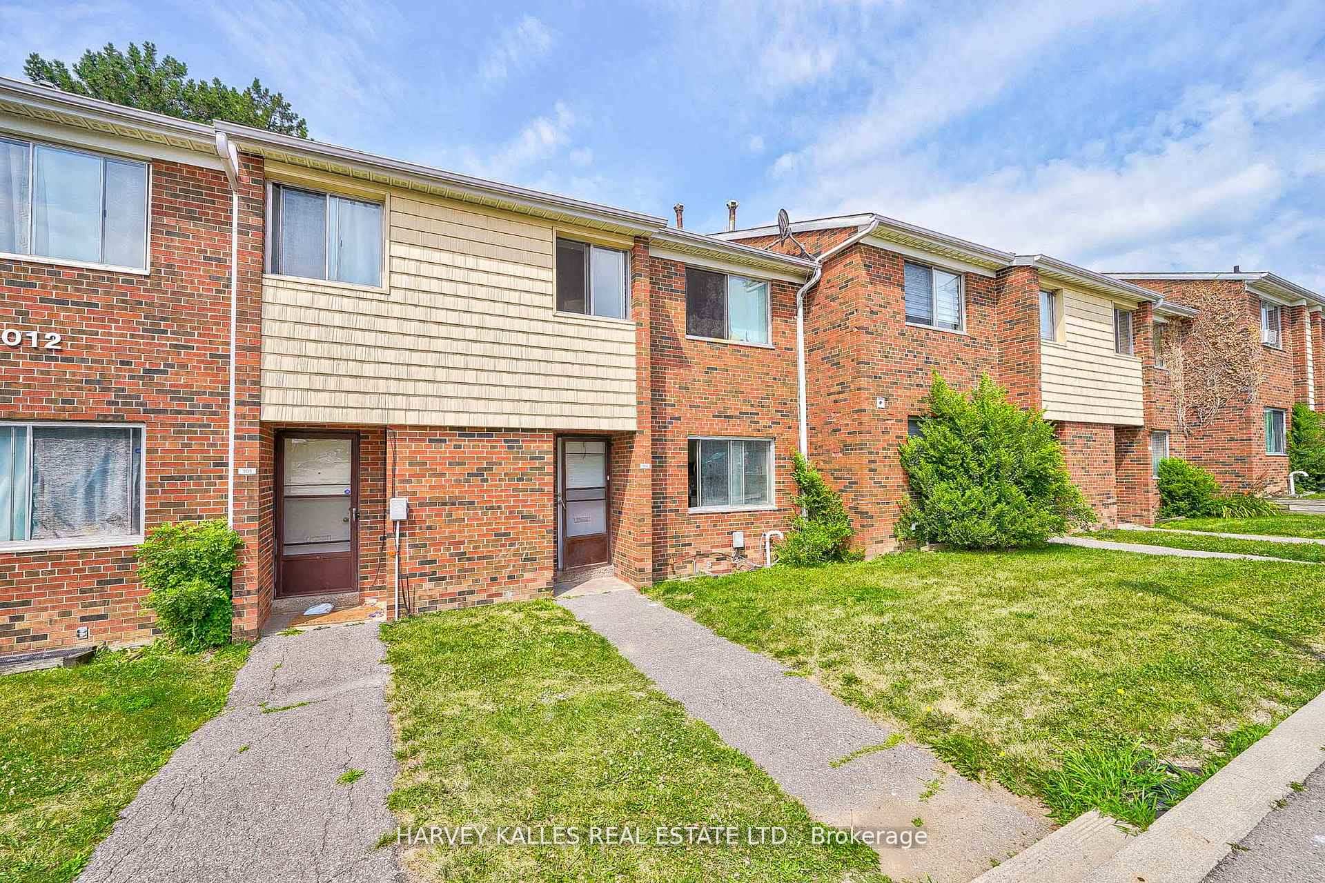 Front of Unit TH602, 2012 Sheppard Avenue W