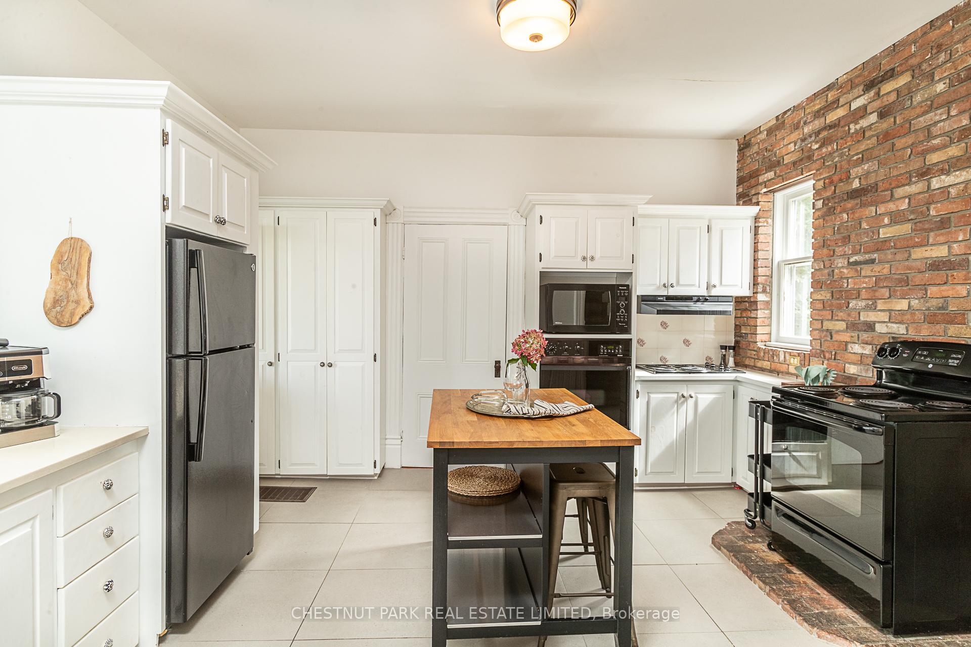 Photo 13 of 13435 Loyalist Parkway, Prince Edward County, Picton — HOMEH