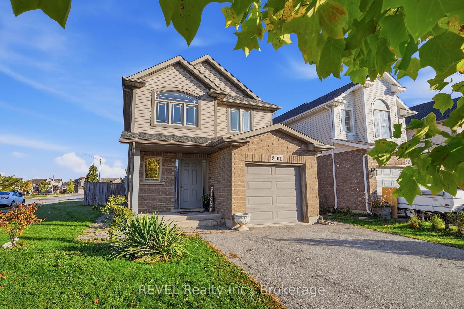 Photo 1 of 8501 Kelsey Crescent, Niagara Falls, Forestview — HOMEH