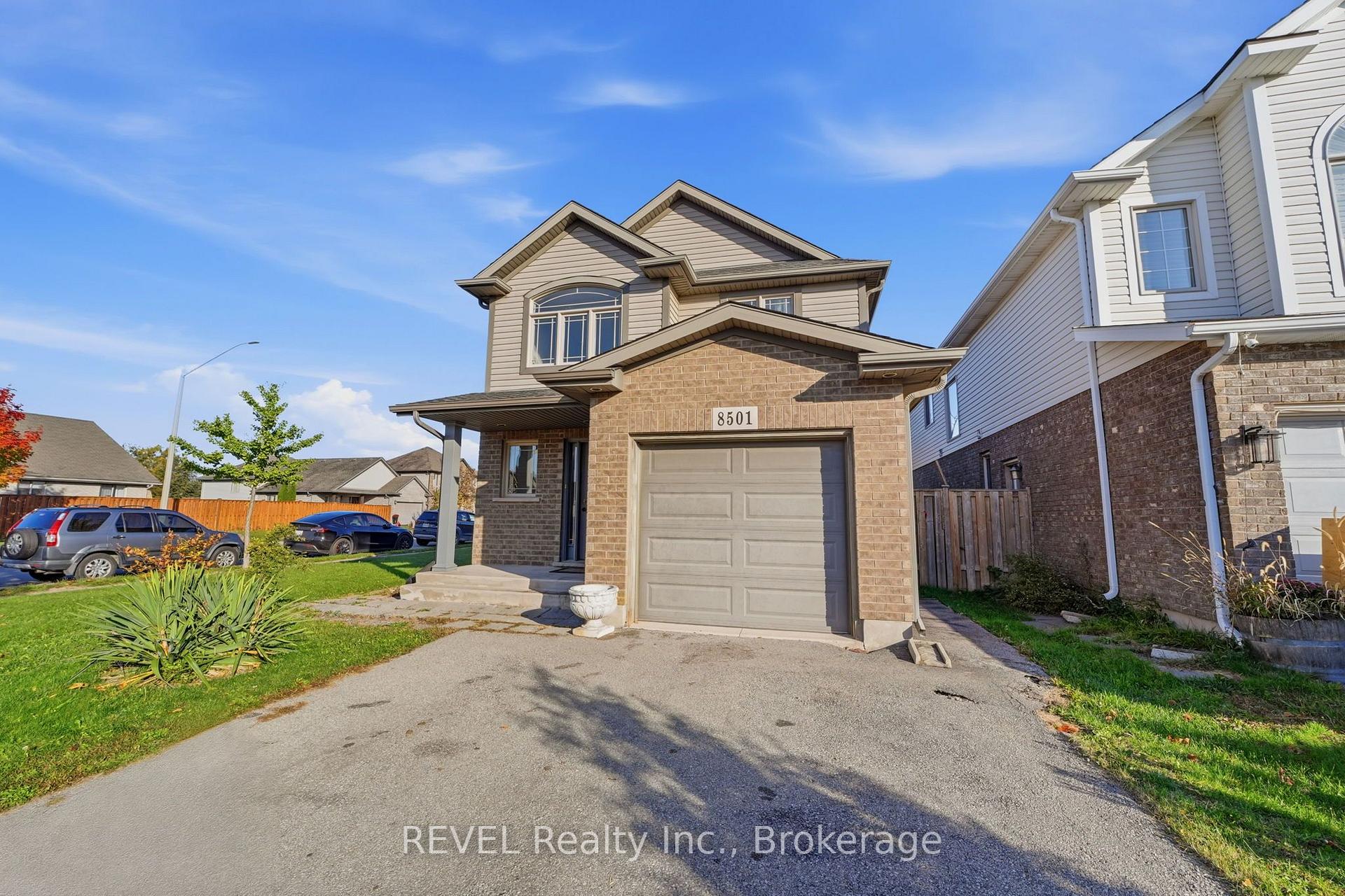 Photo 2 of 8501 Kelsey Crescent, Niagara Falls, Forestview — HOMEH