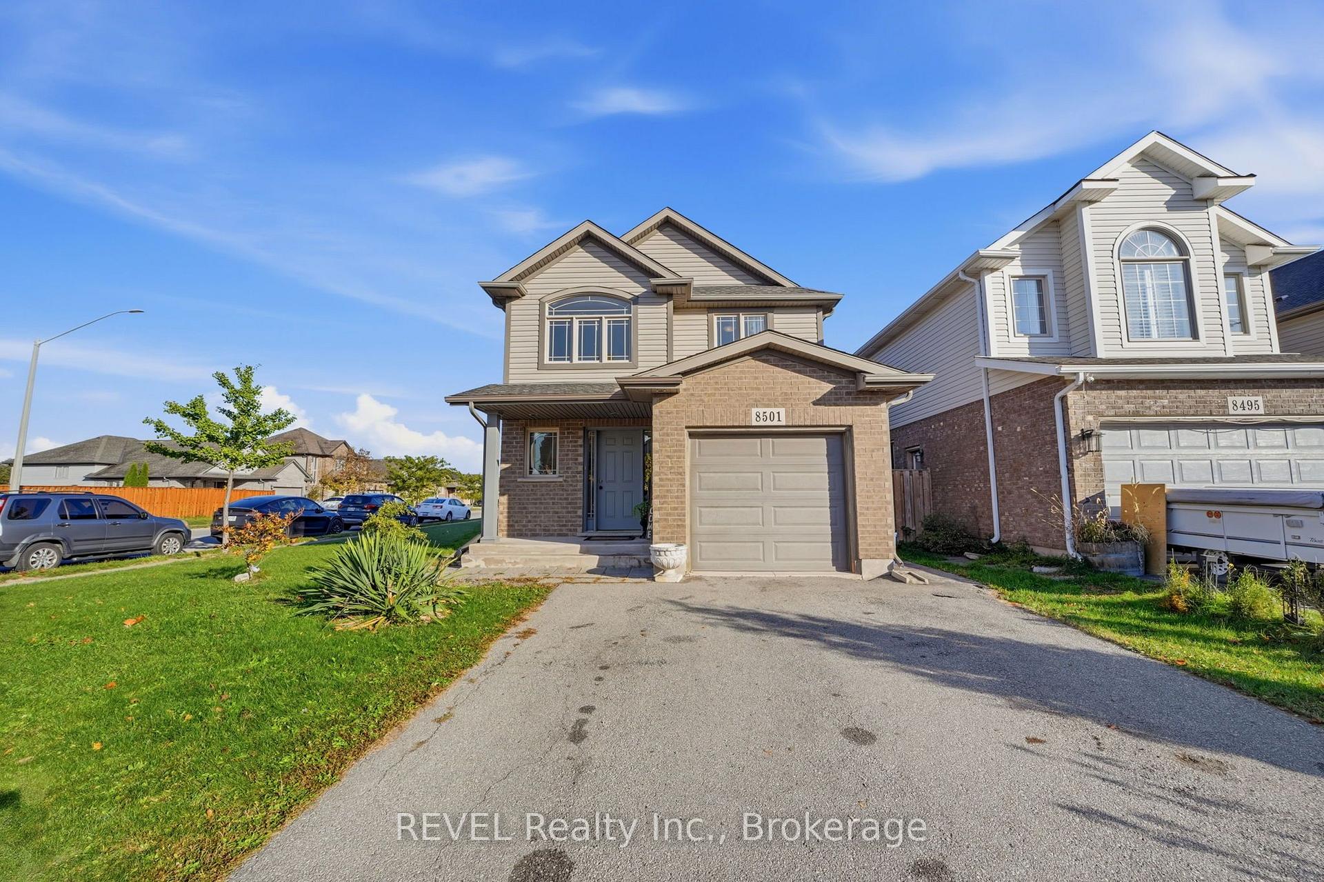 Photo 3 of 8501 Kelsey Crescent, Niagara Falls, Forestview — HOMEH