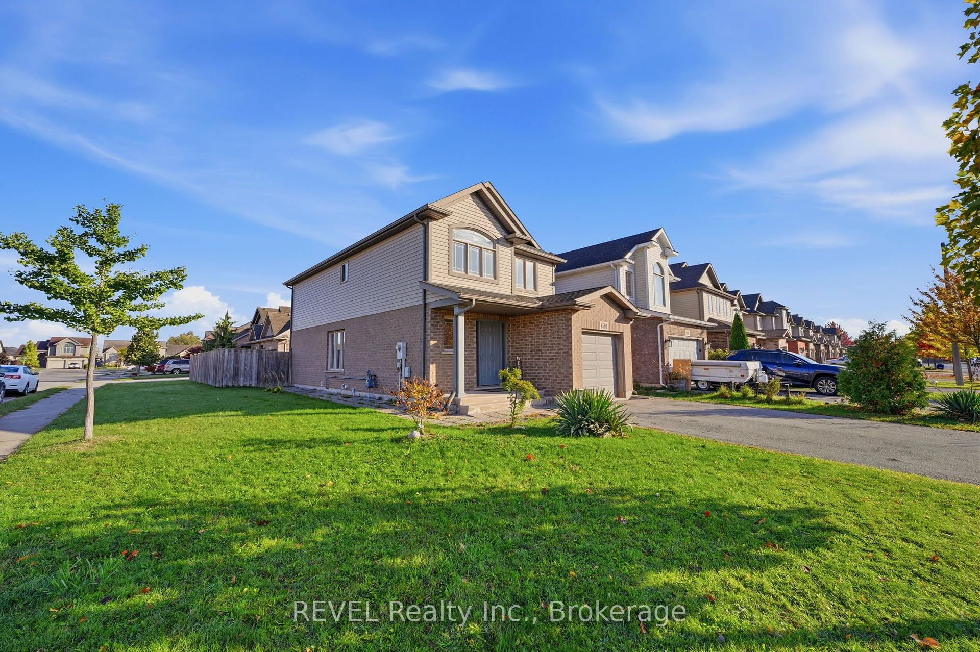 Photo 5 of 8501 Kelsey Crescent, Niagara Falls, Forestview — HOMEH