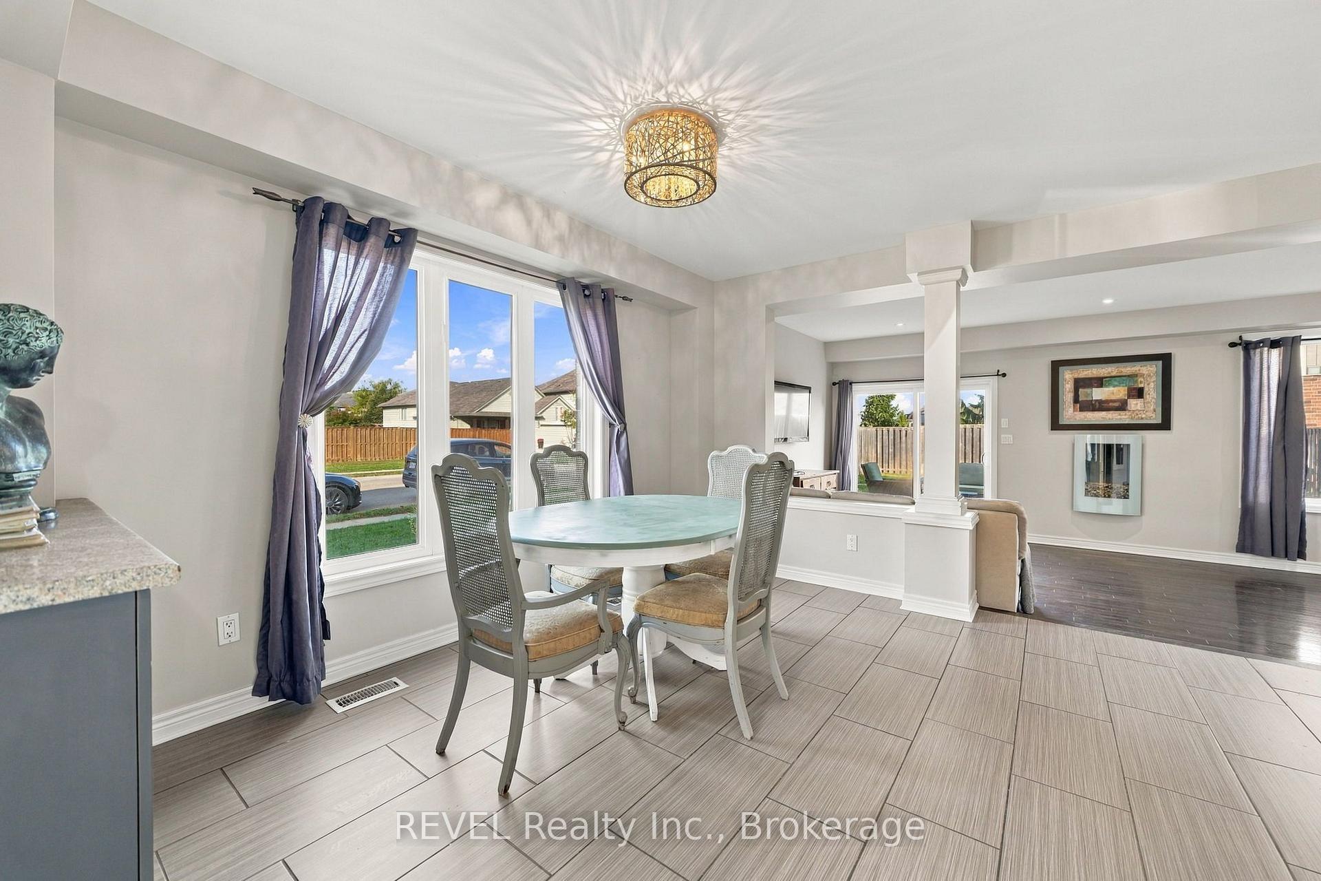 Photo 10 of 8501 Kelsey Crescent, Niagara Falls, Forestview — HOMEH