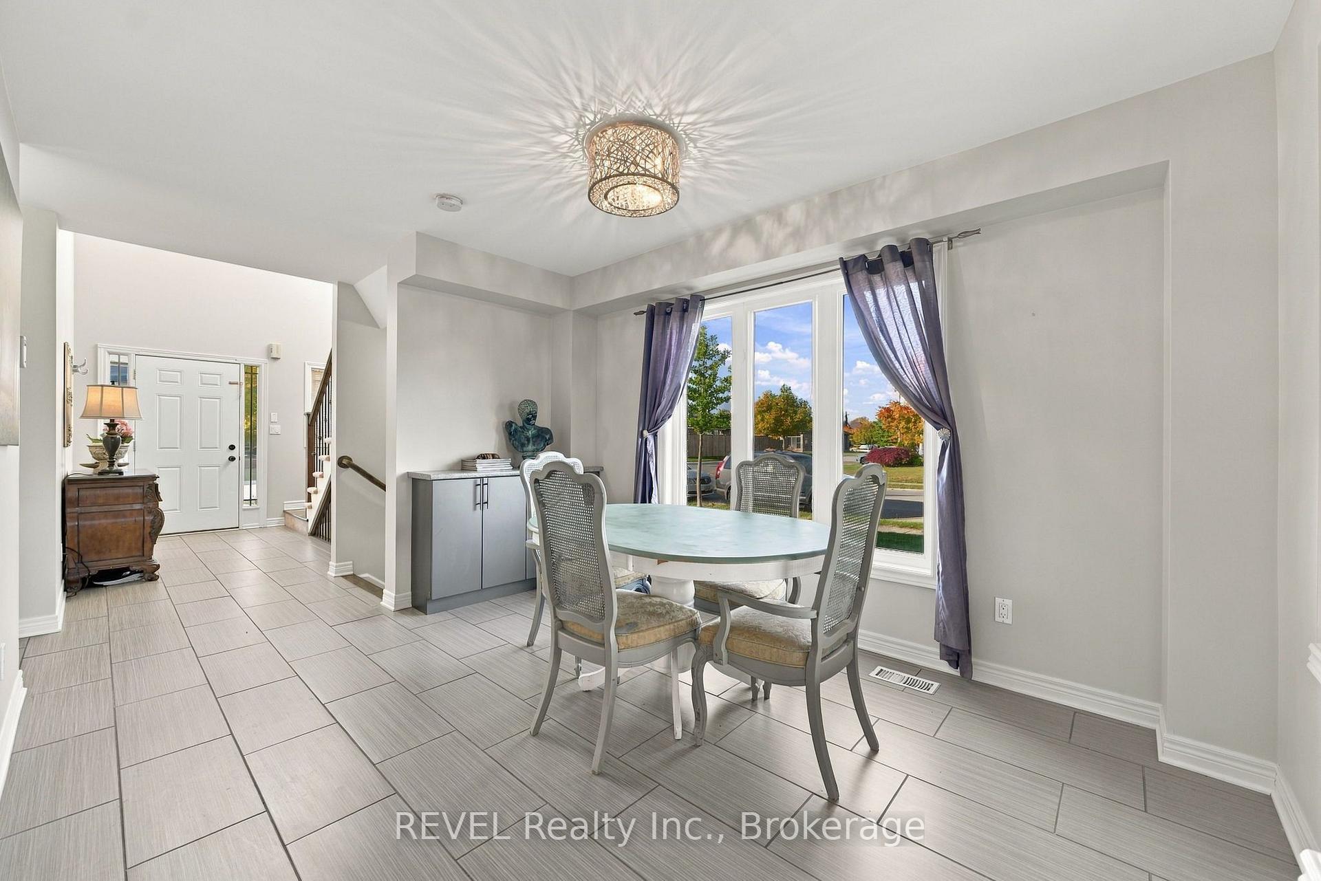 Photo 11 of 8501 Kelsey Crescent, Niagara Falls, Forestview — HOMEH