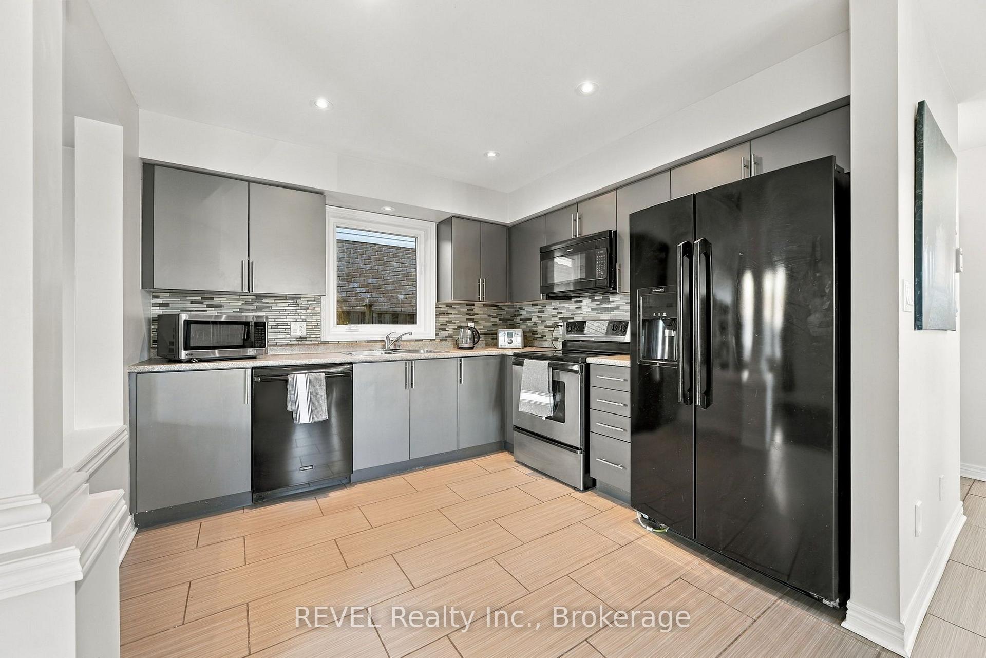 Photo 14 of 8501 Kelsey Crescent, Niagara Falls, Forestview — HOMEH
