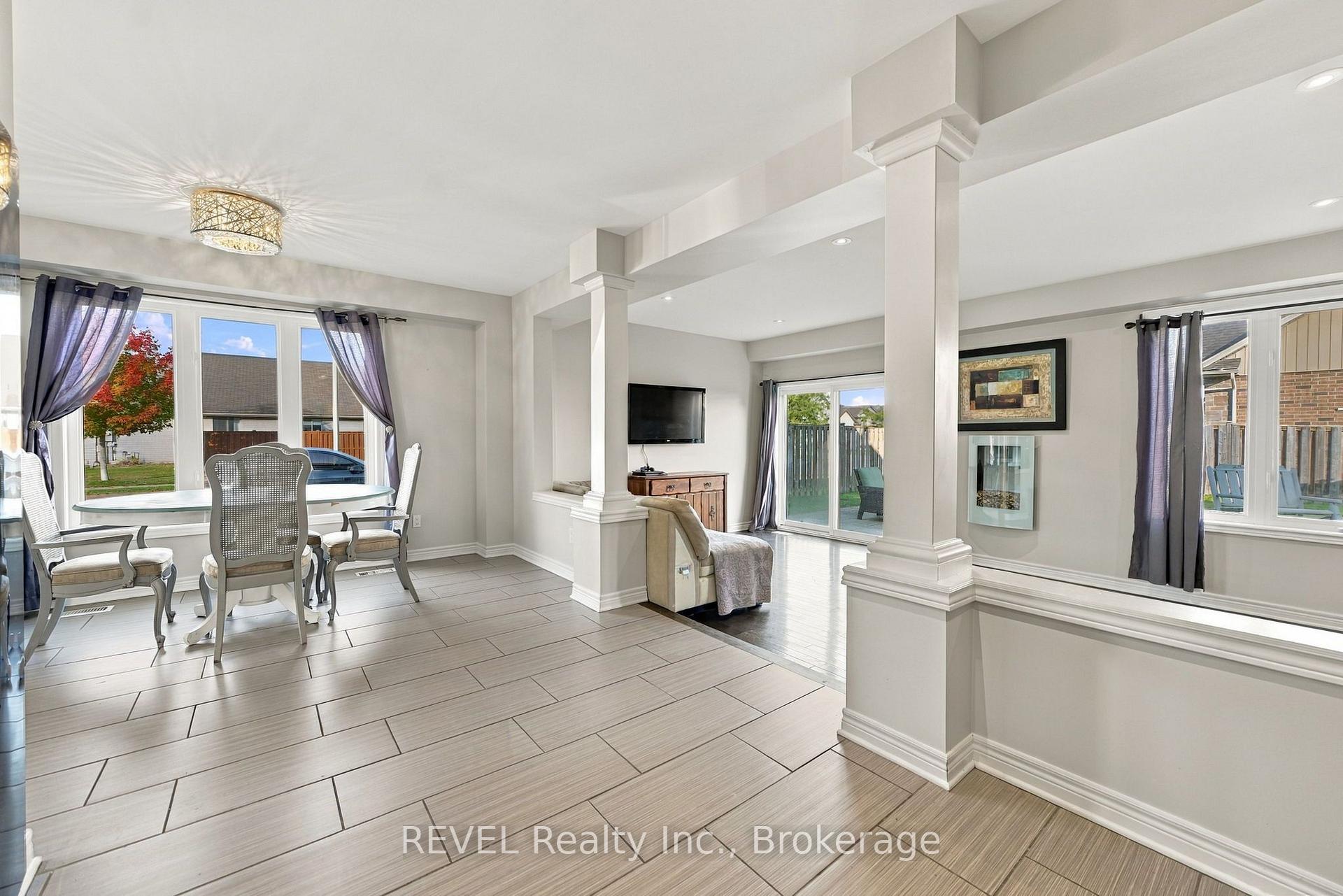 Photo 16 of 8501 Kelsey Crescent, Niagara Falls, Forestview — HOMEH