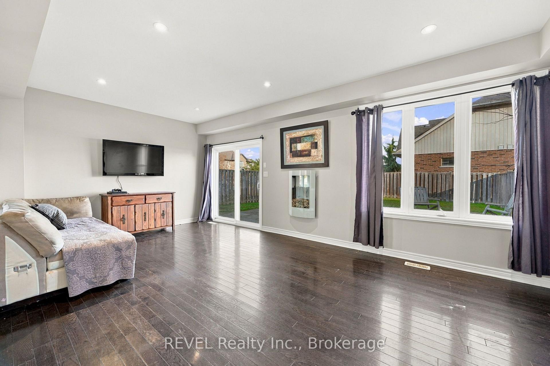 Photo 17 of 8501 Kelsey Crescent, Niagara Falls, Forestview — HOMEH