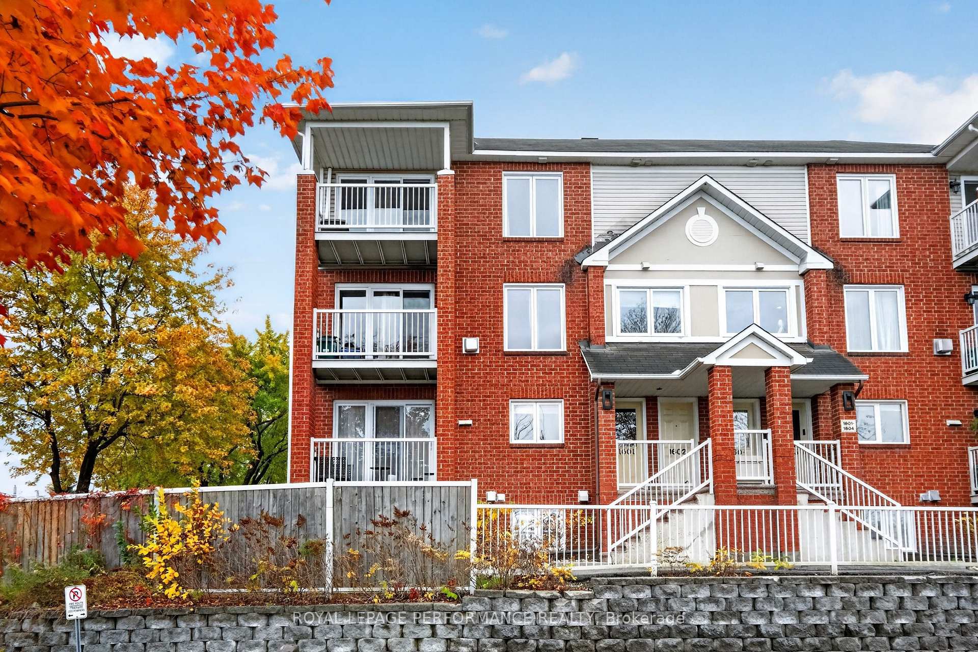Photo 1 of 1602 Locksley Lane, Ottawa, Beaconwood — HOMEH