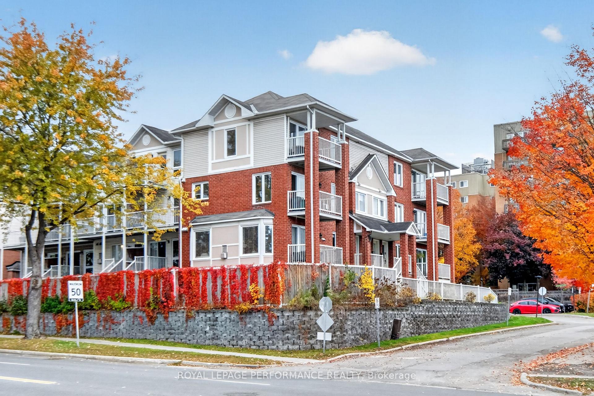 Photo 2 of 1602 Locksley Lane, Ottawa, Beaconwood — HOMEH